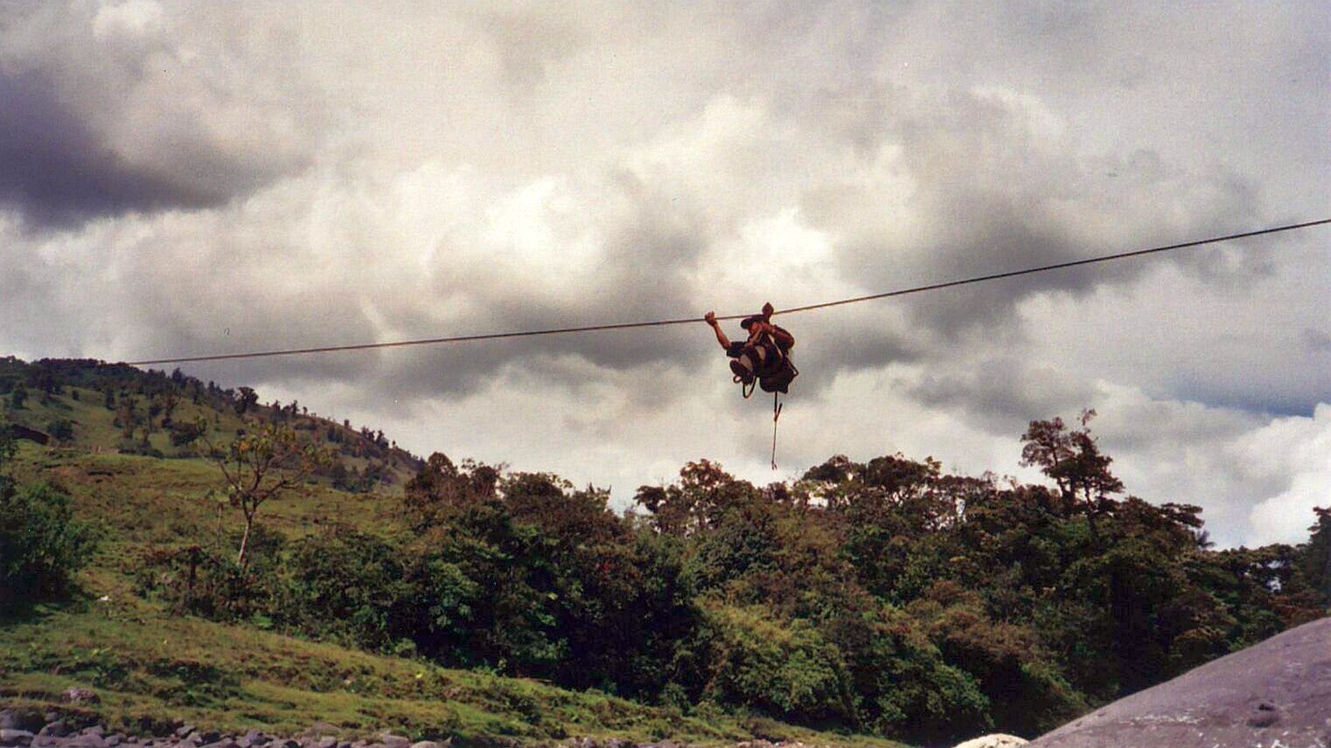 Kajak, Fluss Cosanga, Abschnitt Cosanga - Oritoyacu (Mittellauf) das billige Brückenmodell 