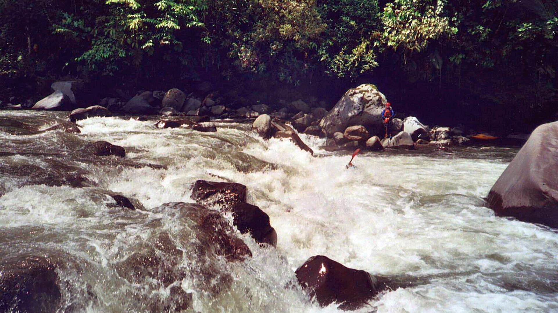 Kajak, Fluss Cosanga, Abschnitt Oritoyacu - San Fransisco de Borja (Unterlauf) die flussbreite Stufe 🛶 Kurt B.