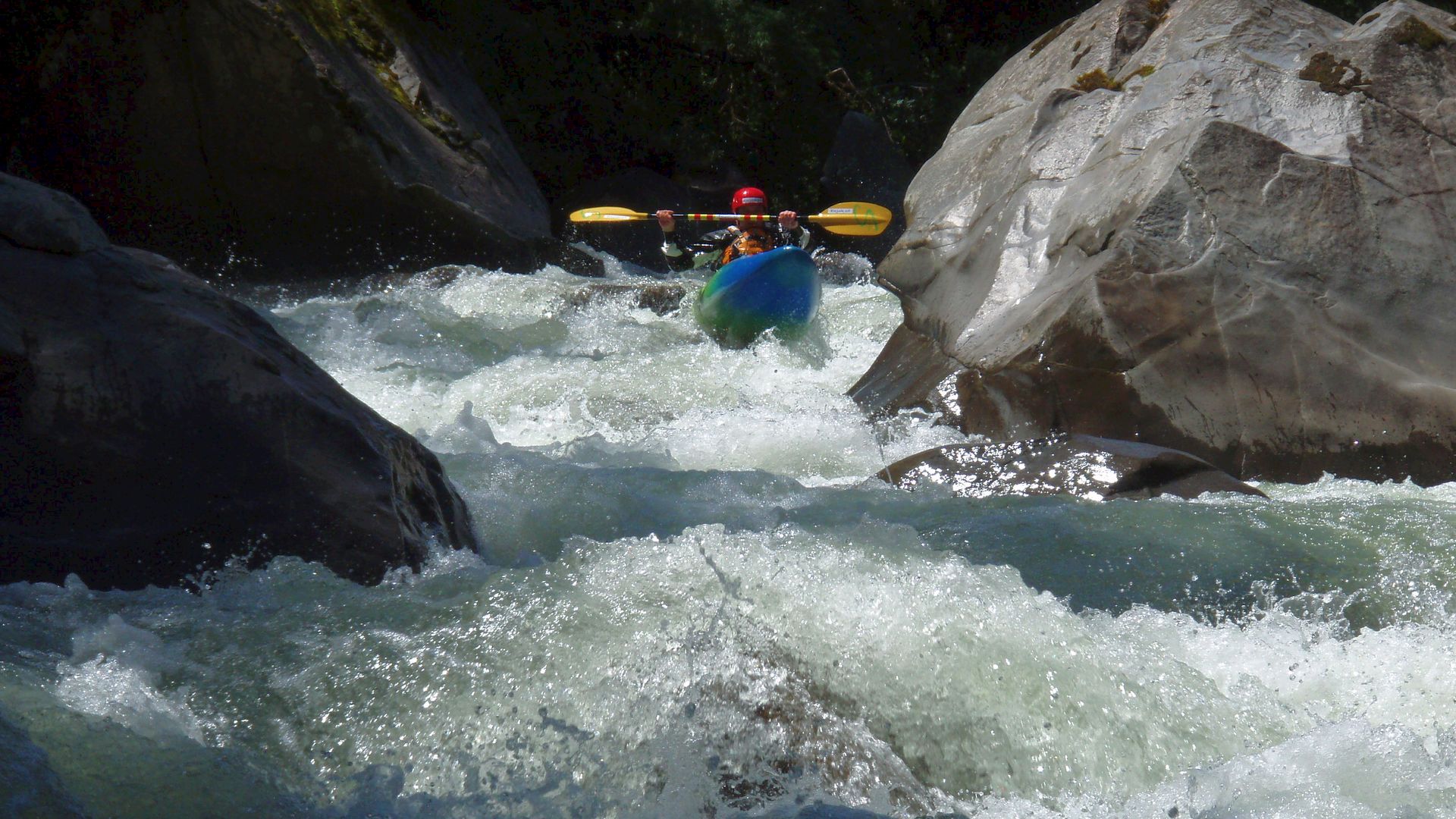 Kajak, Fluss Cosanga, Abschnitt Rio Aliso - Cosanga (Oberlauf) fotogene Stufen 🛶 Peter F.