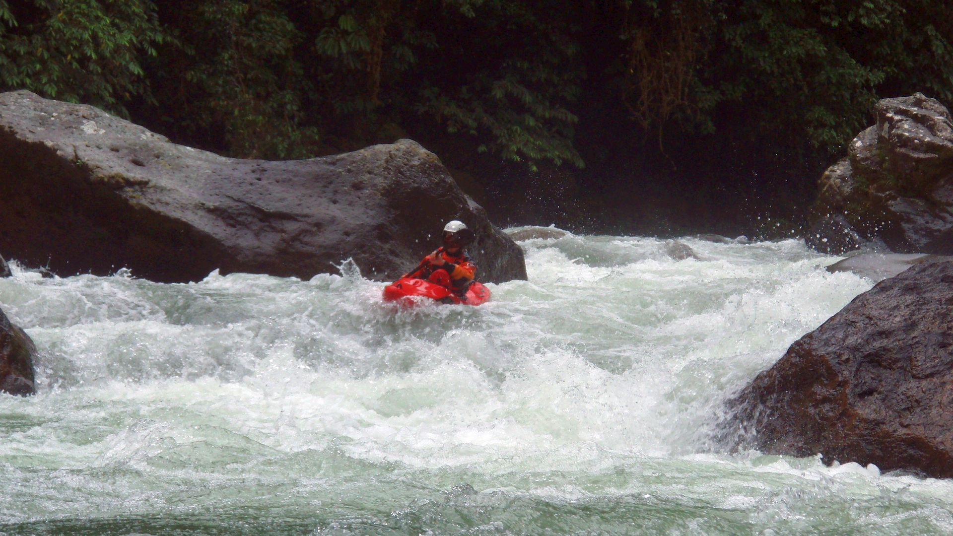 Kajak, Fluss Hollin, Abschnitt Cascadas - Santo Domingo im Blockparcour 🛶 Patrick M.
