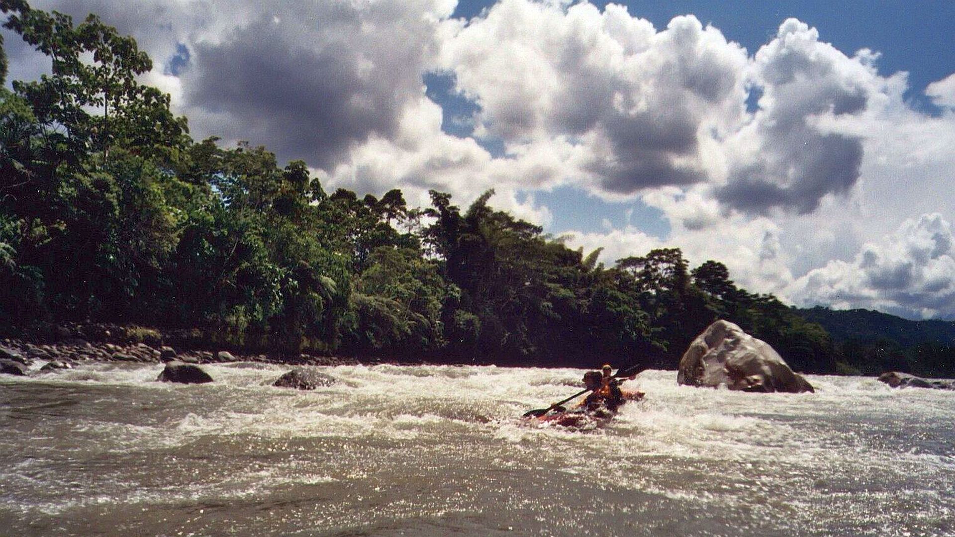 Kajak, Fluss Jatunyacu, Abschnitt Laguna Azul - Puerto Napo (Oberlauf) flotte Schwallstrecken 🛶 Frank, Elizabeth