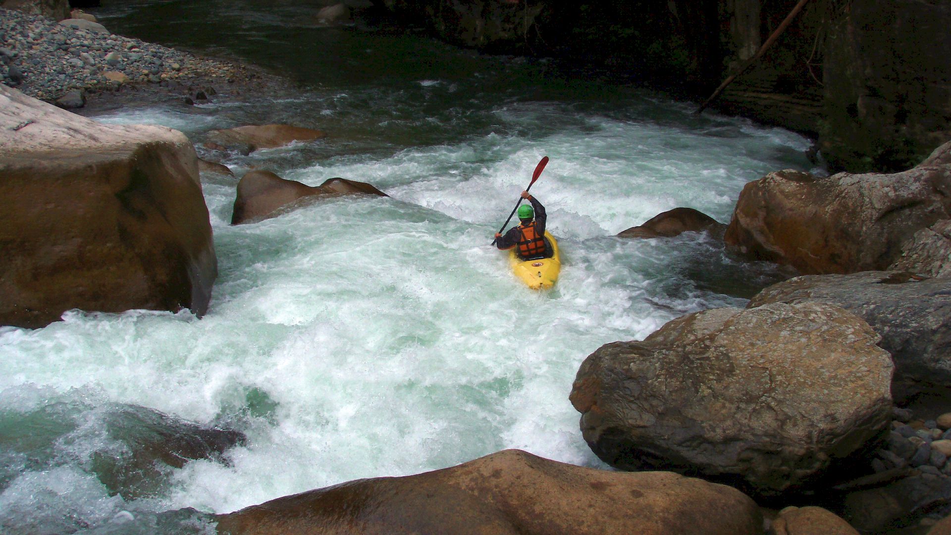 Kajak, Fluss Jondachi, Abschnitt Jondachi - Osayacu (Oberlauf) Zick Zack Gefällestufen 🛶 Horst K.