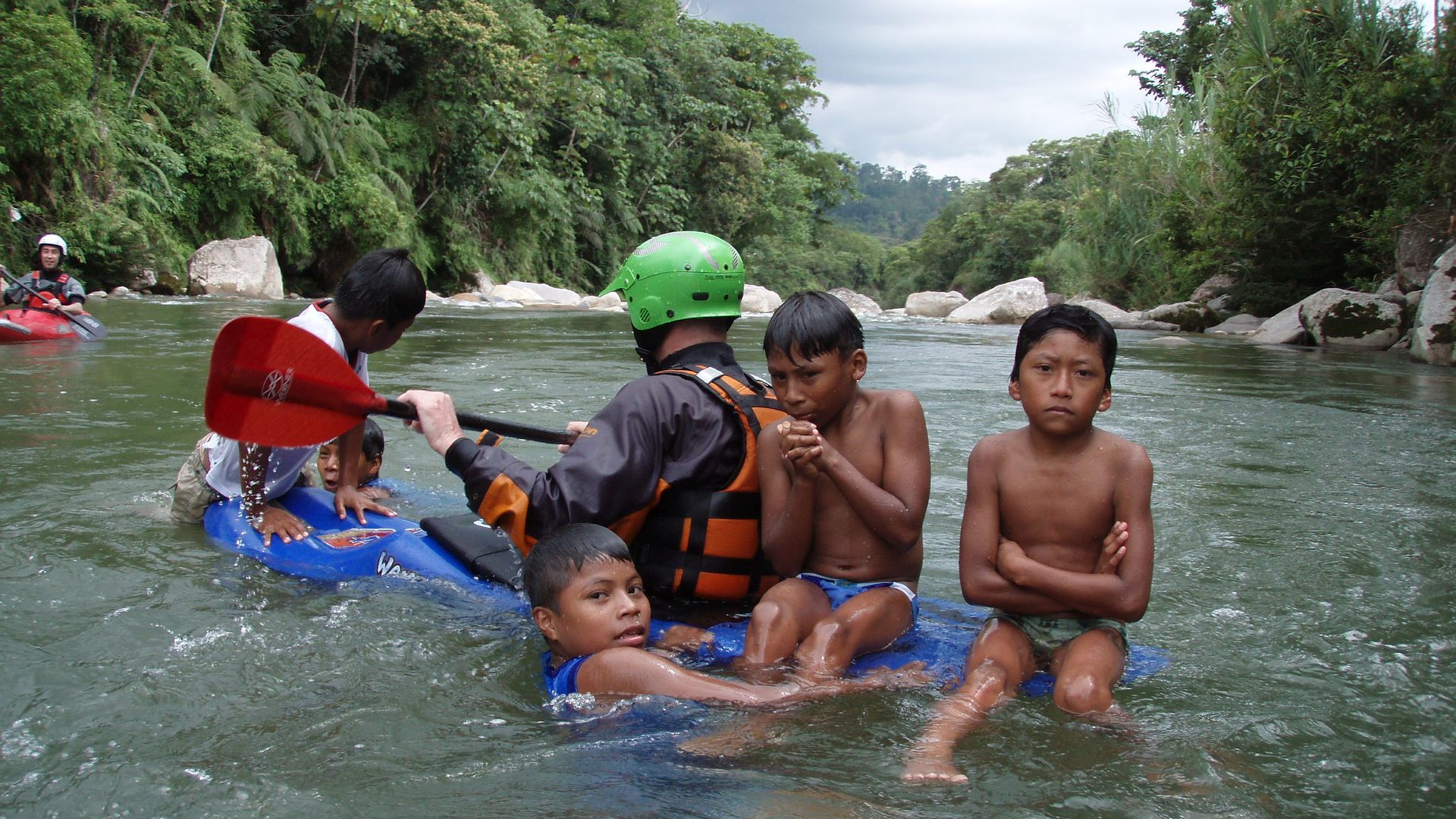 Kajak, Fluss Misahualli, Abschnitt Cotundo - Archidona (Oberlauf) überladen 🛶 Horst K.