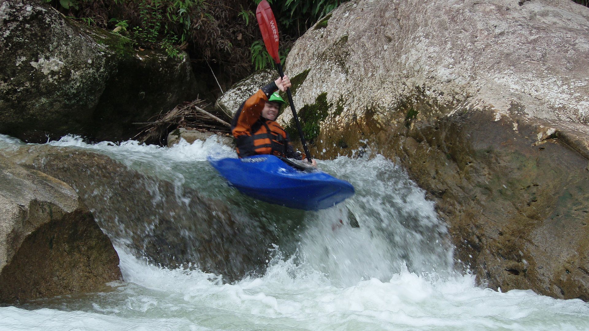Kajak, Fluss Misahualli, Abschnitt Cotundo - Archidona (Oberlauf) Stufen bis bis 1,5m 🛶 Horst K.