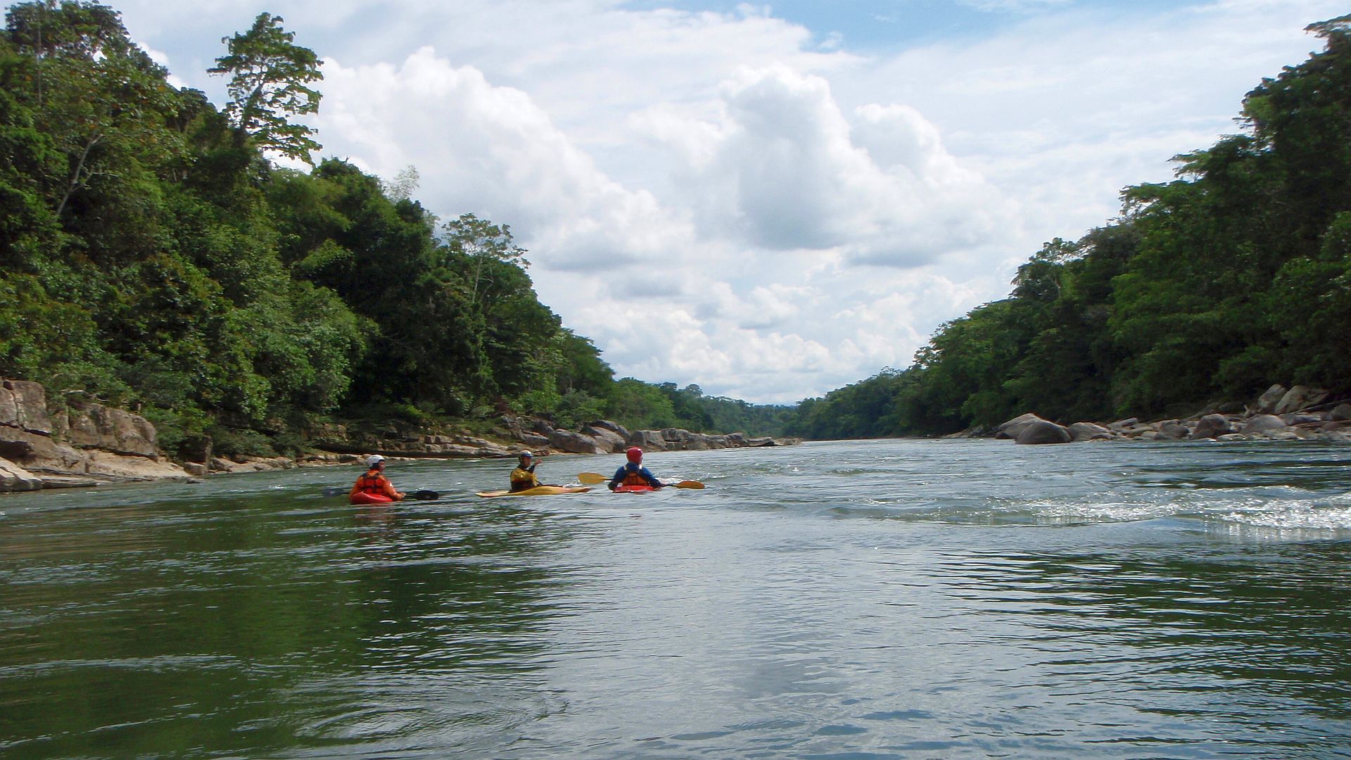 Kajak, Fluss Misahualli, Abschnitt Santo Domingo - Puerto Misahualli (Unterlauf) einfachere Zwischenstrecke 🛶 Patrick M., Fabian T., Peter F.
