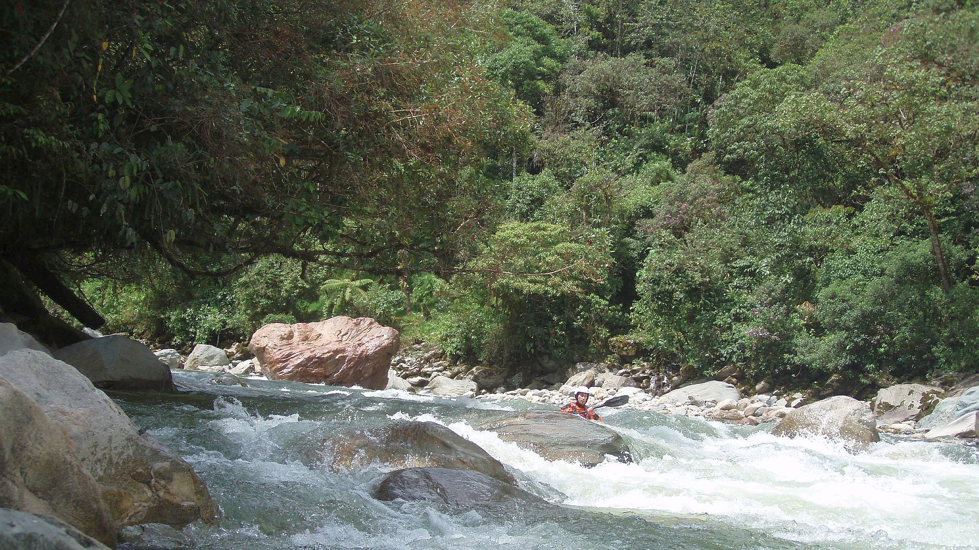 Kajak, Fluss Oyacachi, Abschnitt Brücke - Santa Rosa (Unterlauf) stufiges Gefälle 🛶 Patrick M.