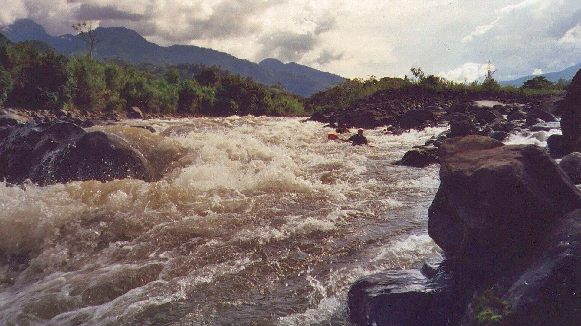 Kajak, Fluss Quijos, Abschnitt Baeza - Sardinas Grande Pica Pedra l halten 🛶 Kurt, Thomas