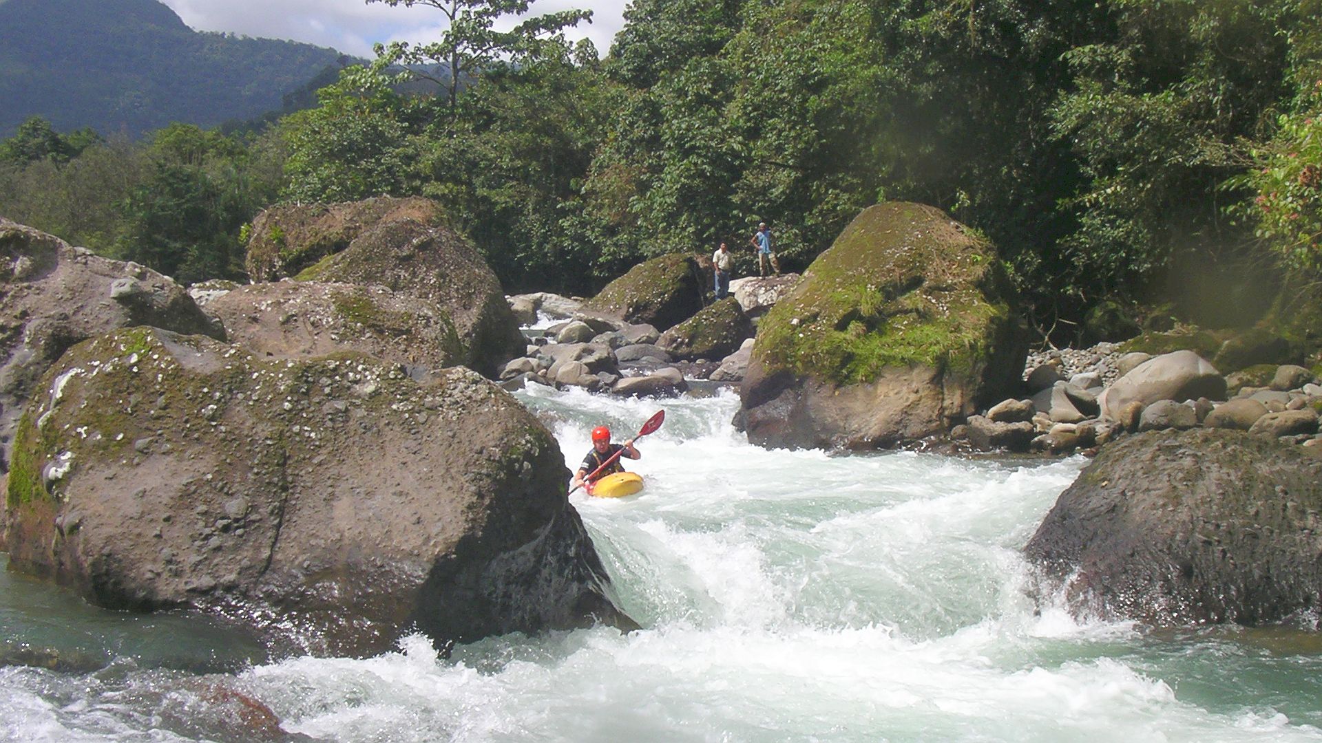 Kajak, Fluss Pejibaye, Abschnitt Taus - Oriente die schnappende Doppelstufe 🛶 Peter F.