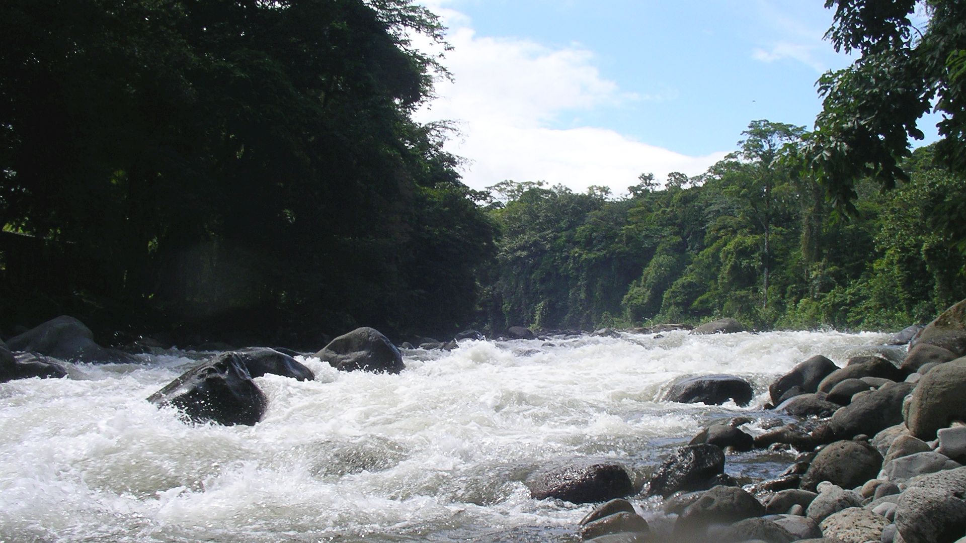 Kajak, Fluss Sarapiqui, Abschnitt San Miguel - La Virgen (Oberer Sarapiqui) Katarakt vor Rio Volcan Mündung 