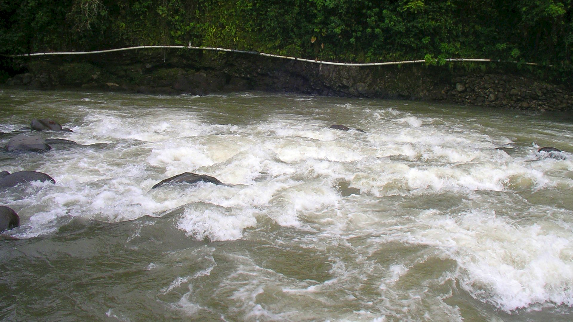 Kajak, Fluss Sarapiqui, Abschnitt San Miguel - La Virgen (Oberer Sarapiqui) Katarakt im letzten Drittel 