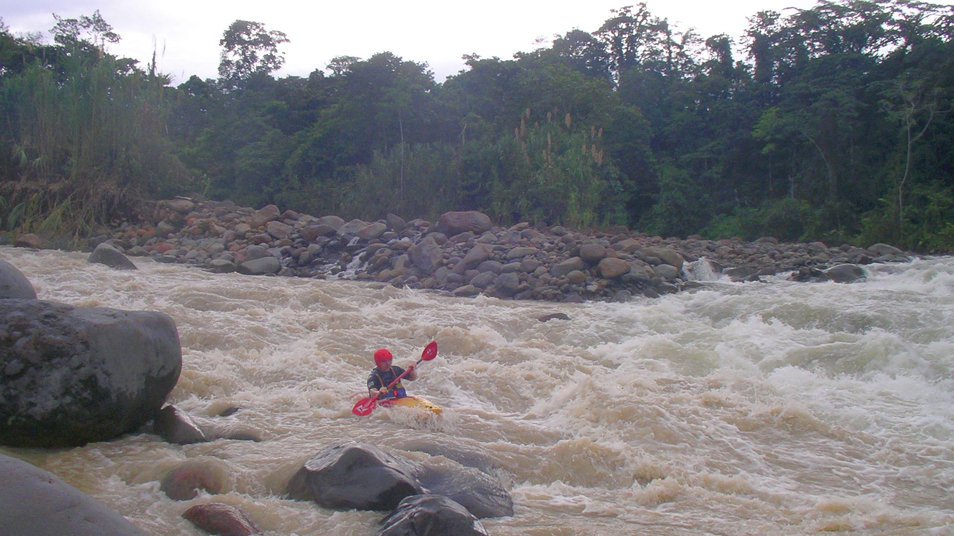 Kajak, Fluss Sucio, Abschnitt Rio Hondura - Santa Clara bei der Rio Patria Mündung 🛶 Peter F.