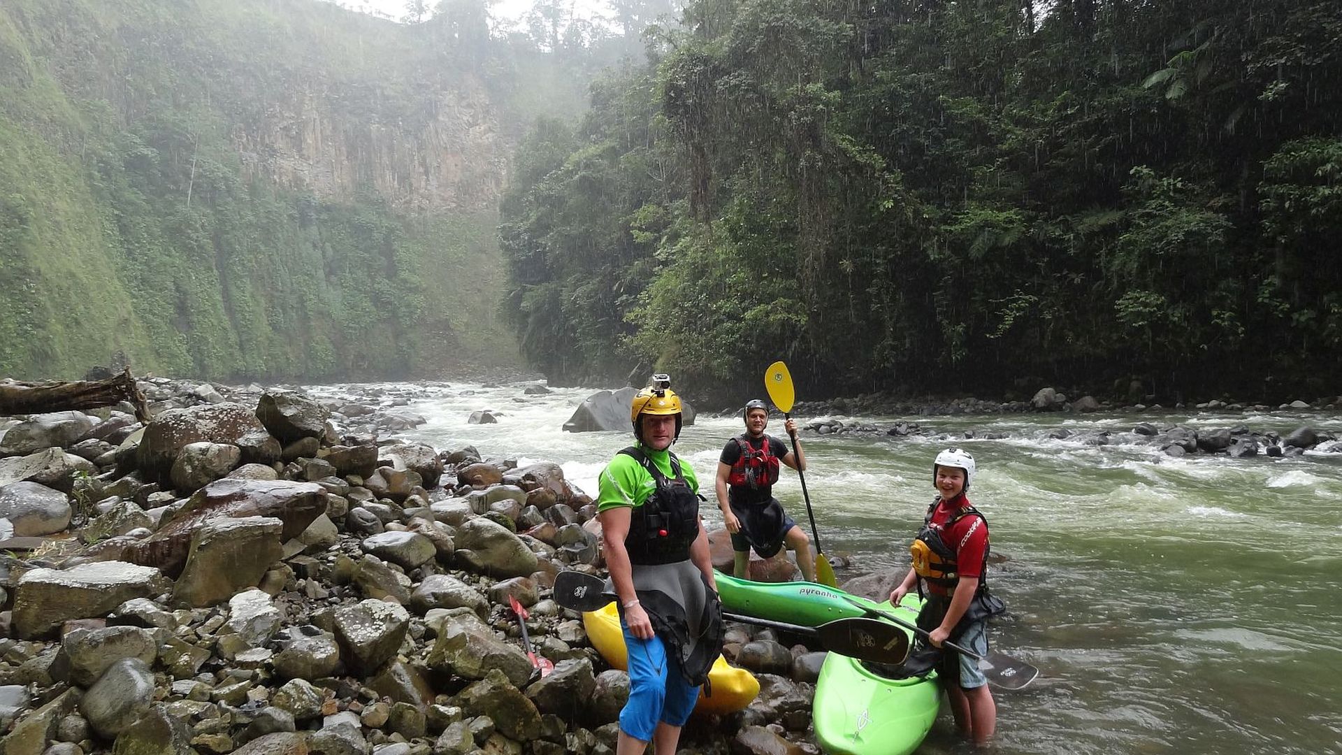 Kajak, Fluss Toro, Abschnitt Recreo Verde - Venecia (Oberer Toro) Einstieg 🛶 Klaus, Wolfgang, Max