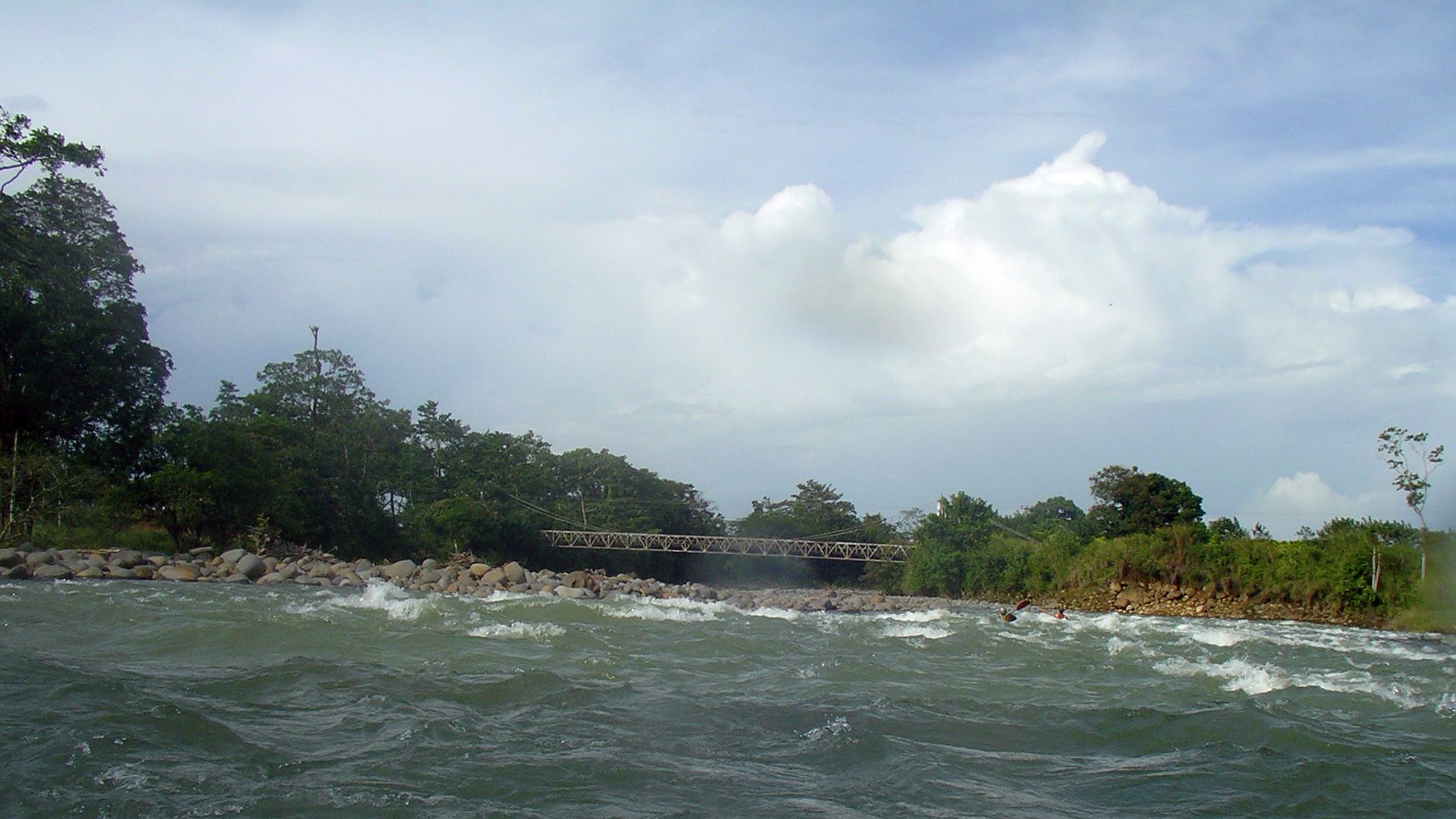 Kajak, Fluss Toro, Abschnitt Venecia - Pital (Mittlerer Toro) Ausstiegsbrücke 🛶 Gringos L.