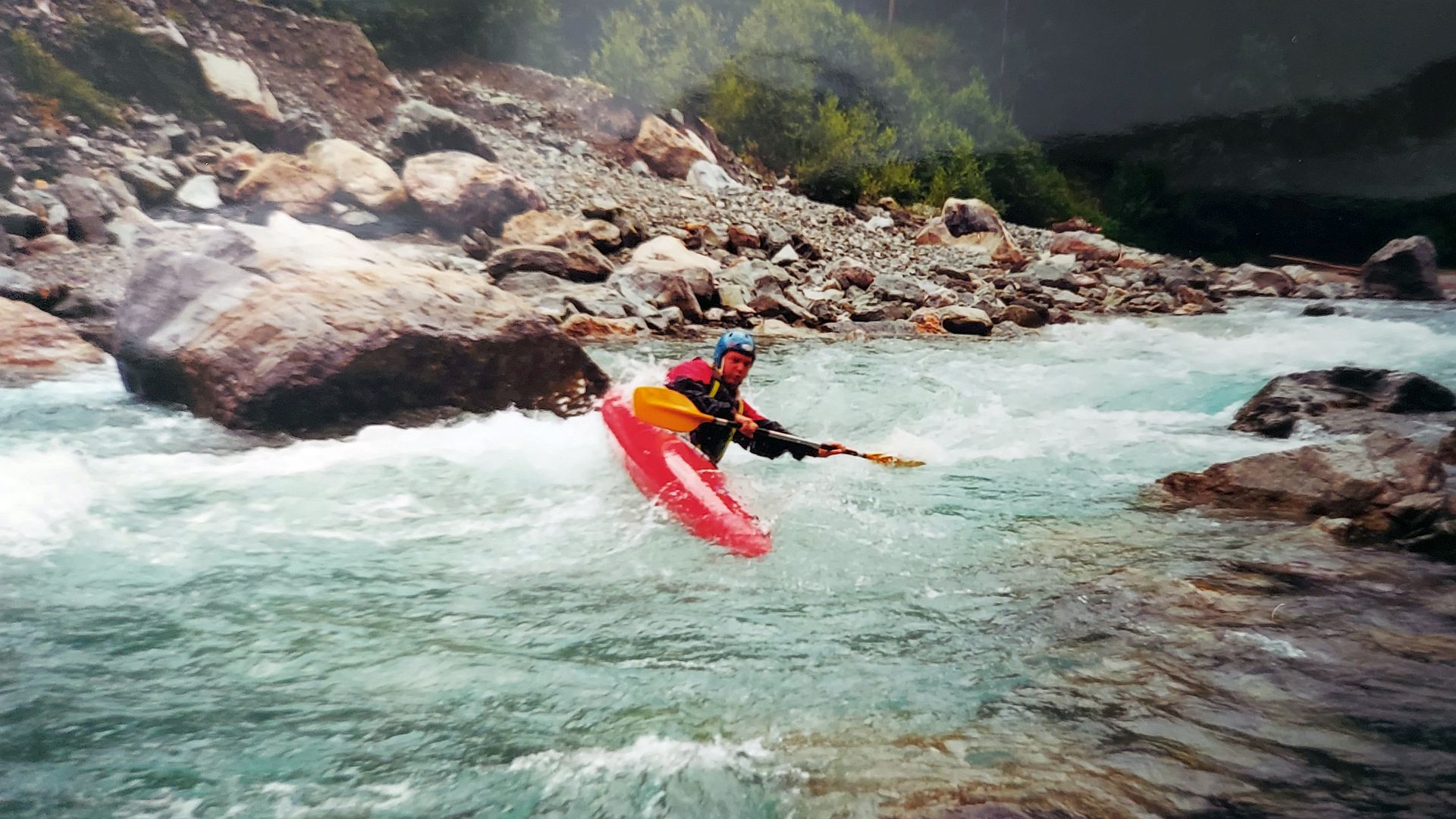 Kajak, Fluss Inn, Abschnitt Pradella - Grenze (Martina Strecke) Engstellen bei NW 🛶 Peter F.