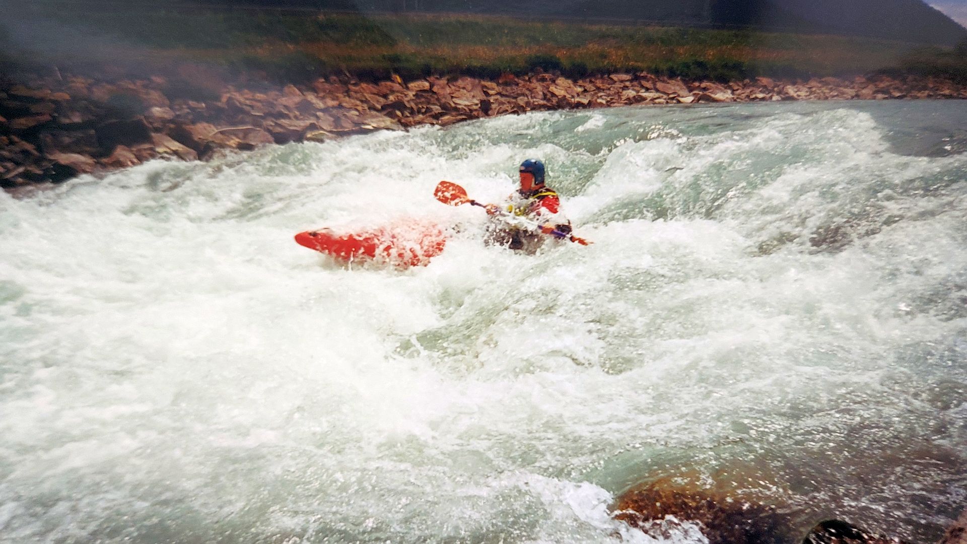 Kajak, Fluss Inn, Abschnitt Madulain - S-chanf Blockwurfstufe 🛶 Peter F.