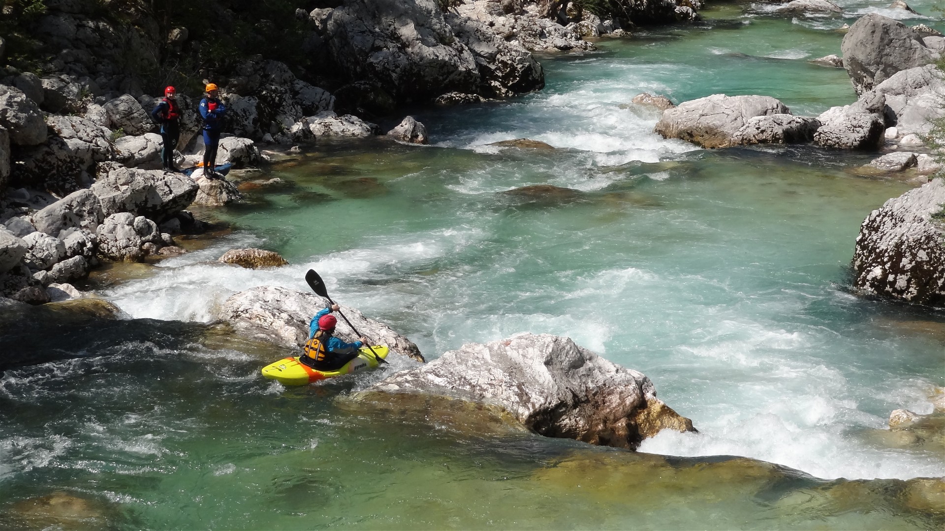 Kajak, Fluss Soča, Abschnitt 2. Klamm - Koritnica (Obere Soča) Bunkerschwall 