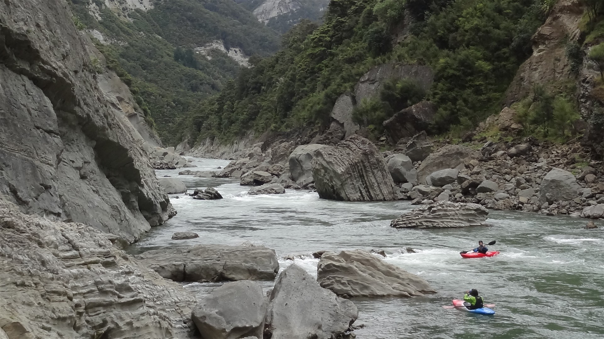 Kajak, Fluss Mohaka, Abschnitt Te Hoe to Willow Flat Run in der Schlucht 