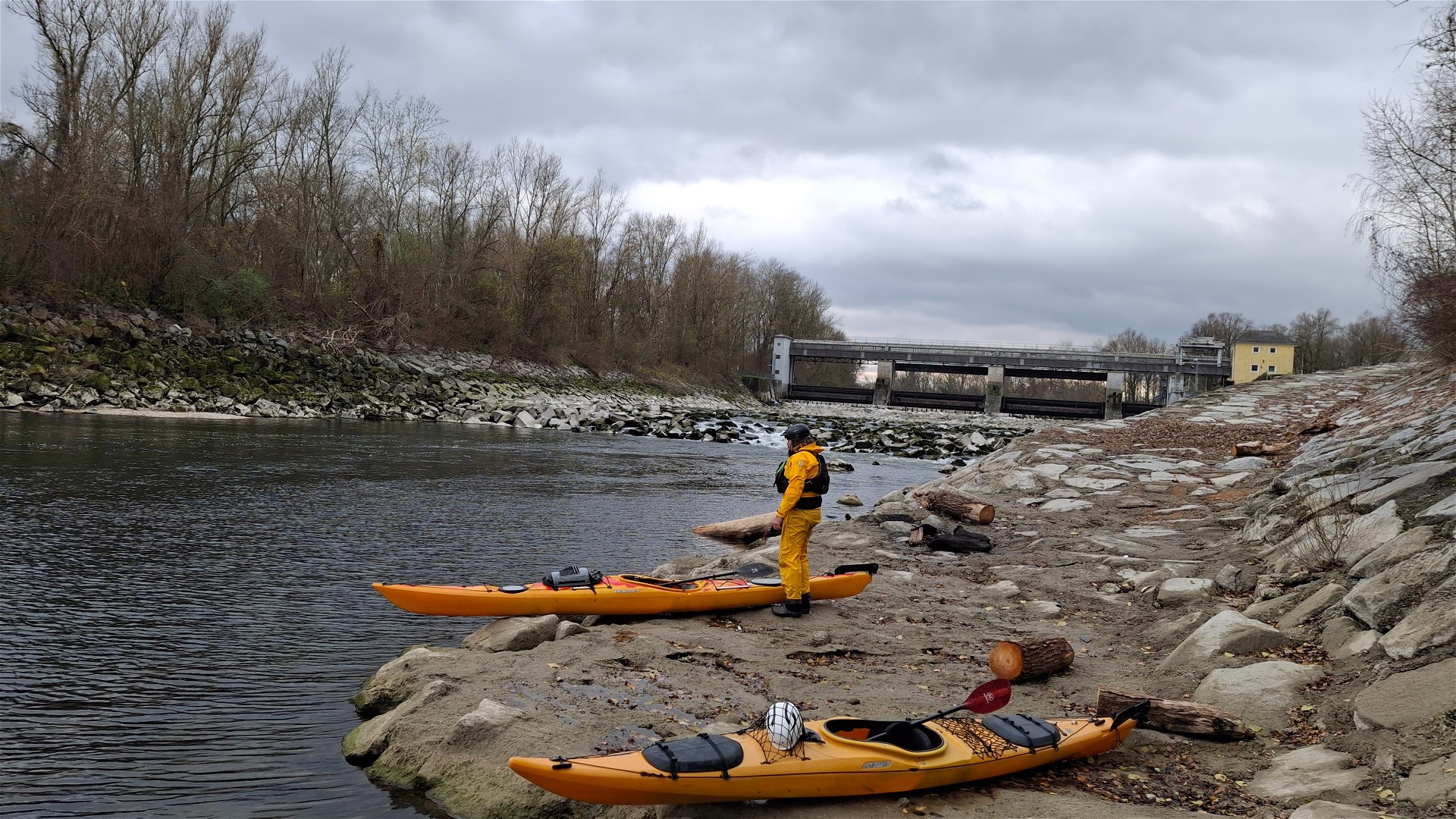 Kajak, Fluss Traun, Abschnitt Pucking - Traunmündung Wiedereinstieg Kraftwerk Ebelsberg 