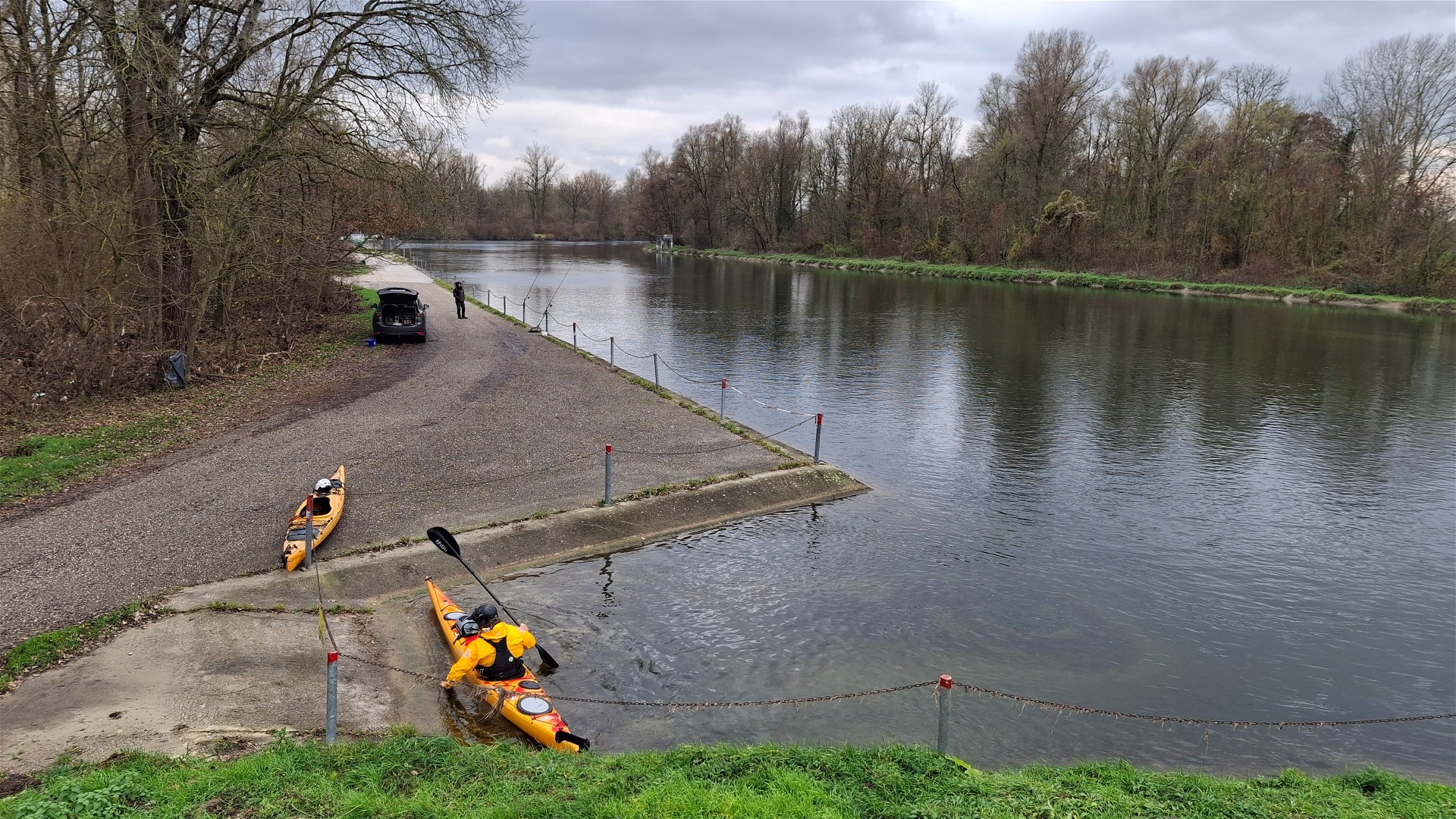 Kajak, Fluss Traun, Abschnitt Pucking - Traunmündung Ausstieg links beim Kraftwerk Ebelsberg 