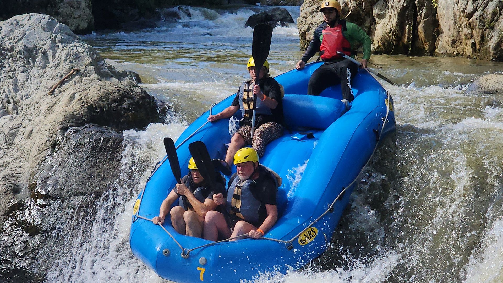 Kajak, Fluss Río Yaque, Abschnitt Las Guázaras - Jarabacoa die Stufe Mike Tyson 