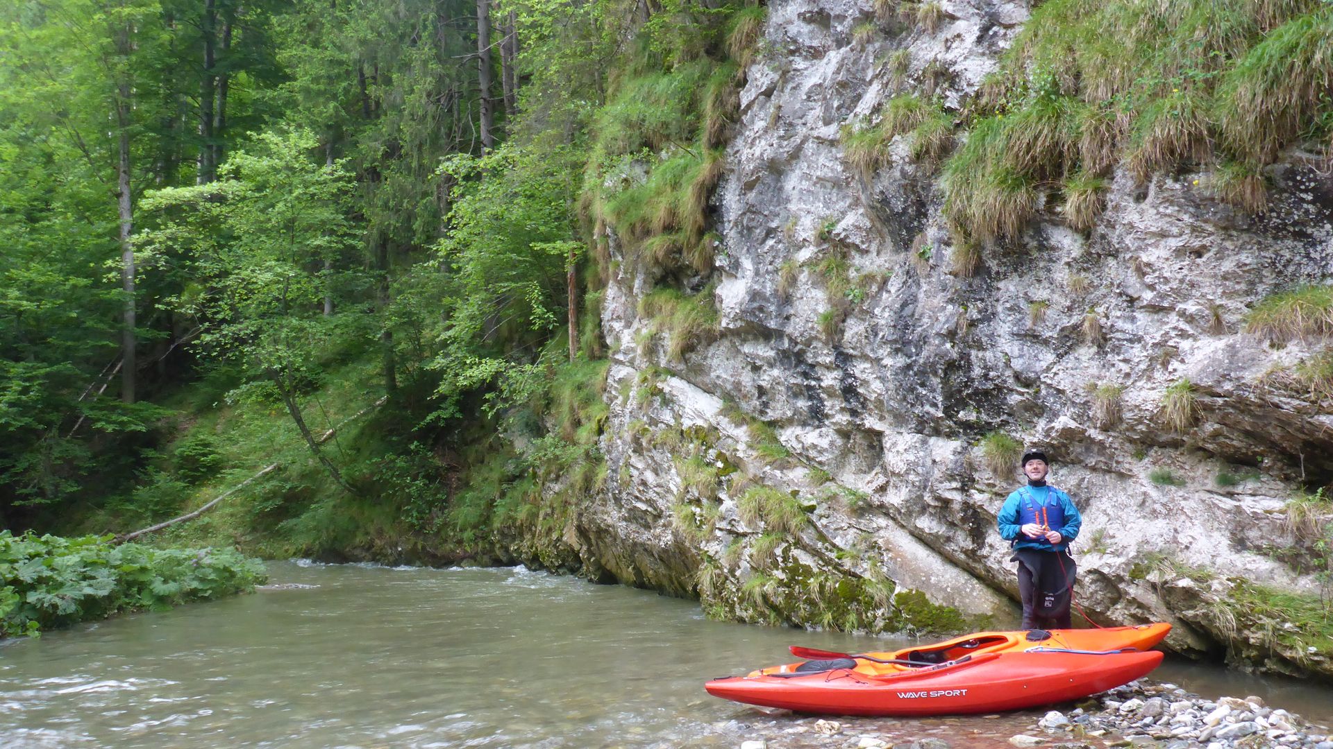 © Andreas S. 2.6.24 Kajak, Fluss Raab, Abschnitt Arzberg - Grillbichl (Obere Raabklamm) Prallwände