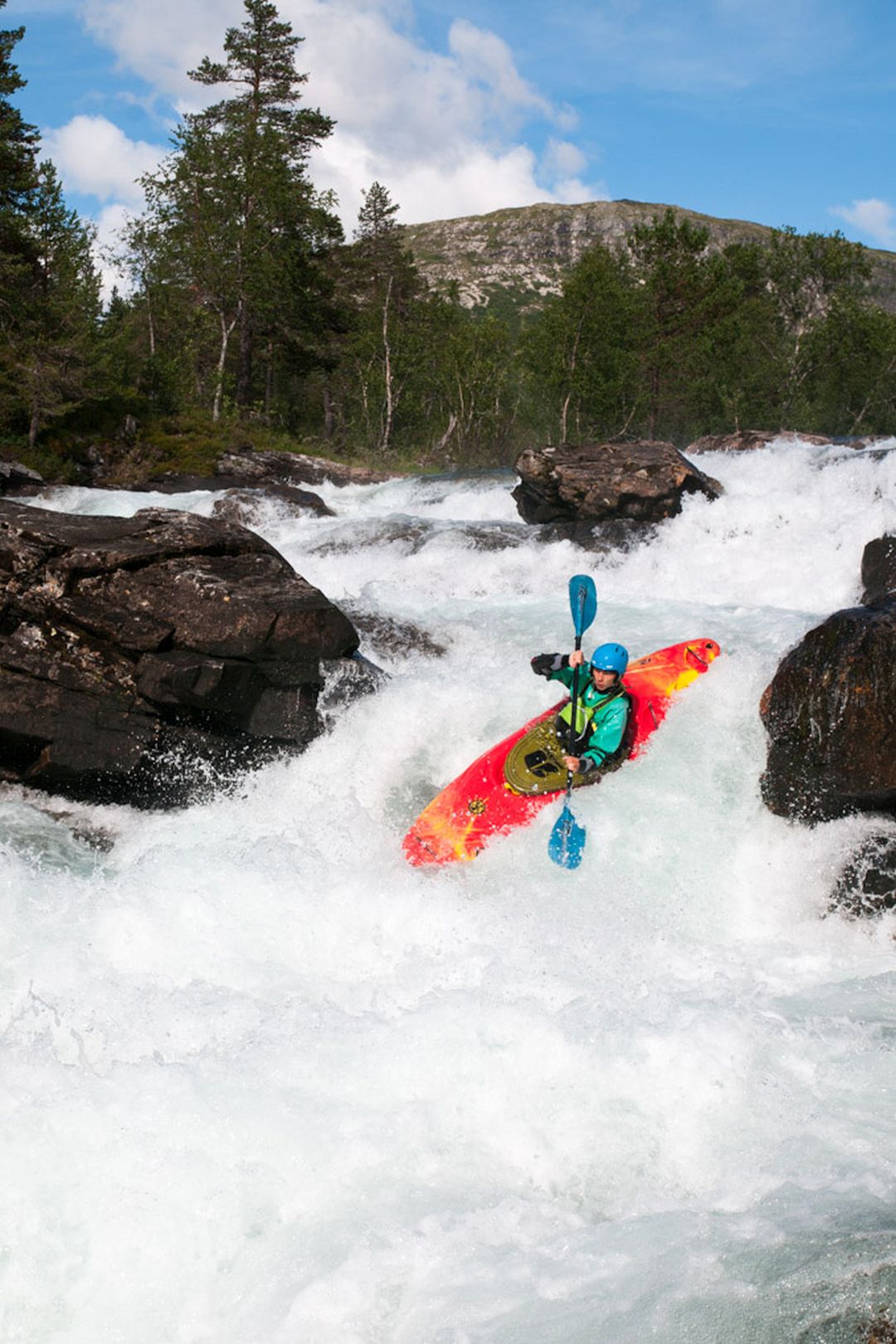 Kajak, Fluss Kleivelvi, Abschnitt Jugendherberge - Bahnunterführung oberhalb der Rjoåni Mündung 
