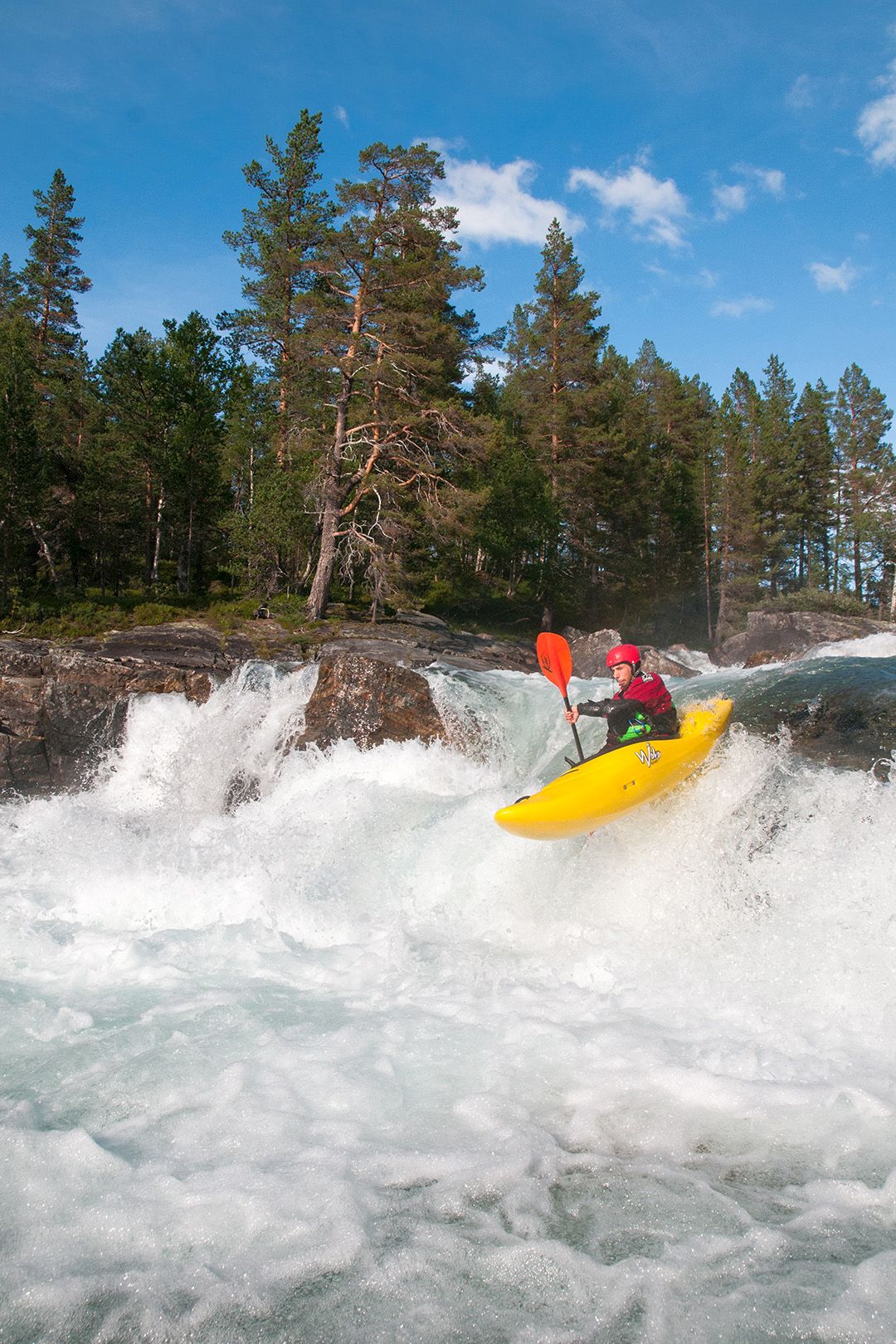 Kajak, Fluss Kleivelvi, Abschnitt Jugendherberge - Bahnunterführung oberhalb der Rjoåni Mündung 