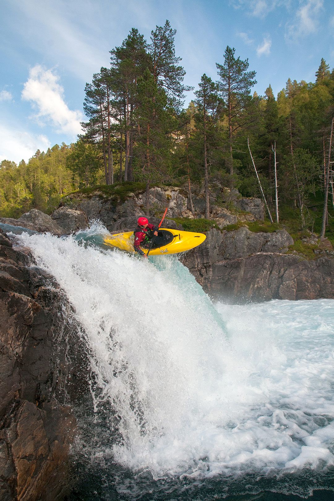 Kajak, Fluss Kleivelvi, Abschnitt Jugendherberge - Bahnunterführung Wasserfall unterhalb der Rjoåni Mündung 