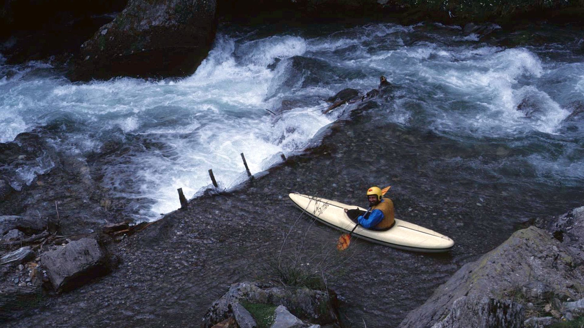 Kajak, Fluss Mühlwalder Bach, Abschnitt Kraftwerk - Mühlwalder See (Standardstrecke) zu Beginn 🛶 Manfred D.