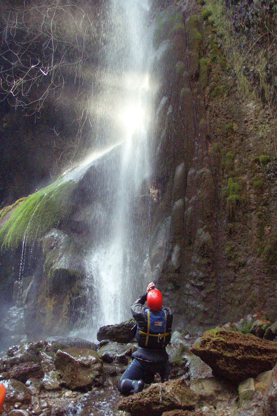 Kajak, Fluss Lao, Abschnitt Laino Borgo - Papasidero (Schlucht) beim 20m Wasserfall 🛶 Peter F.