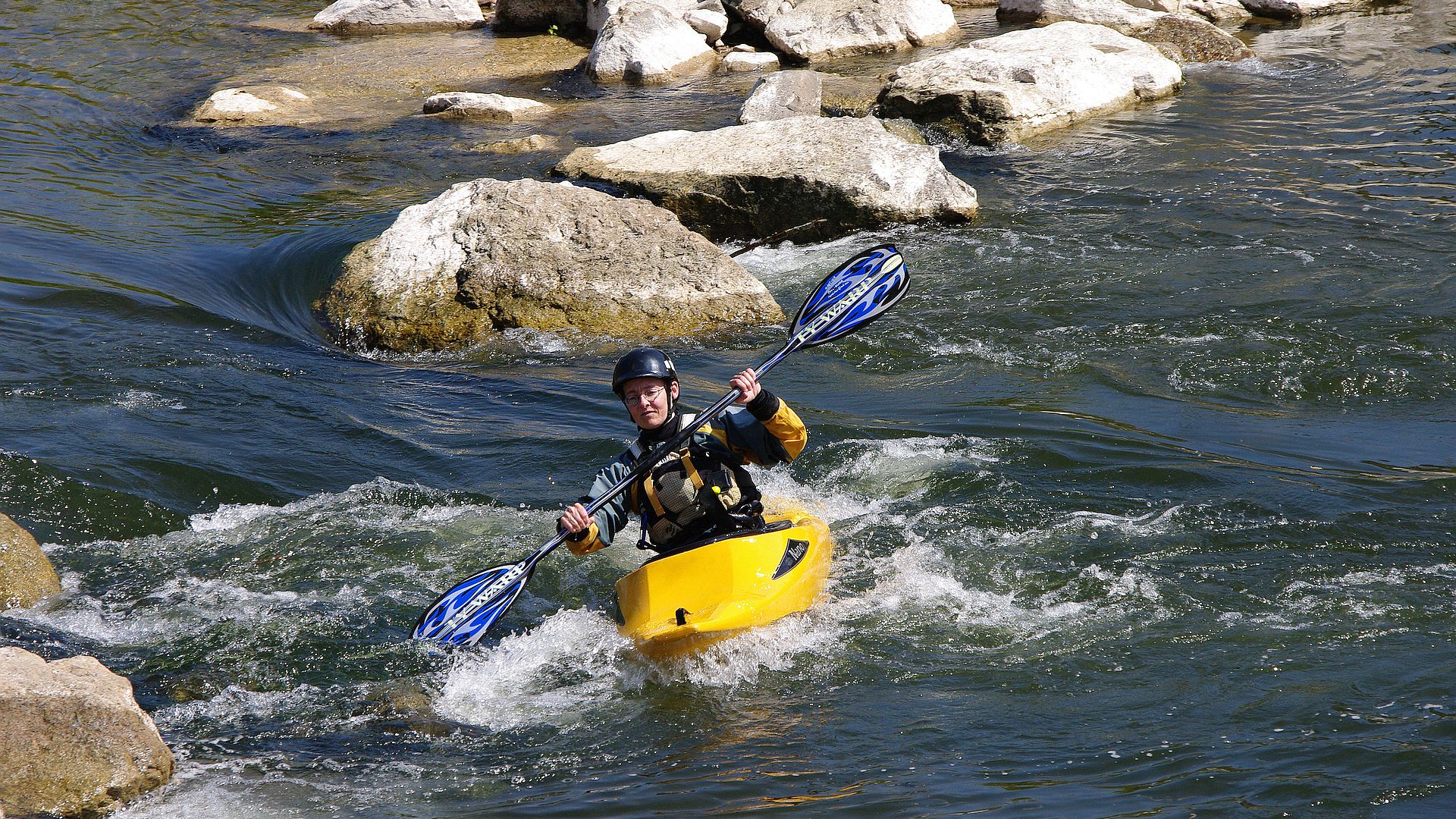 Kajak, Fluss Aveyron, Abschnitt Monteils - Najac Spielstelle in Najac 🛶 Martina P.