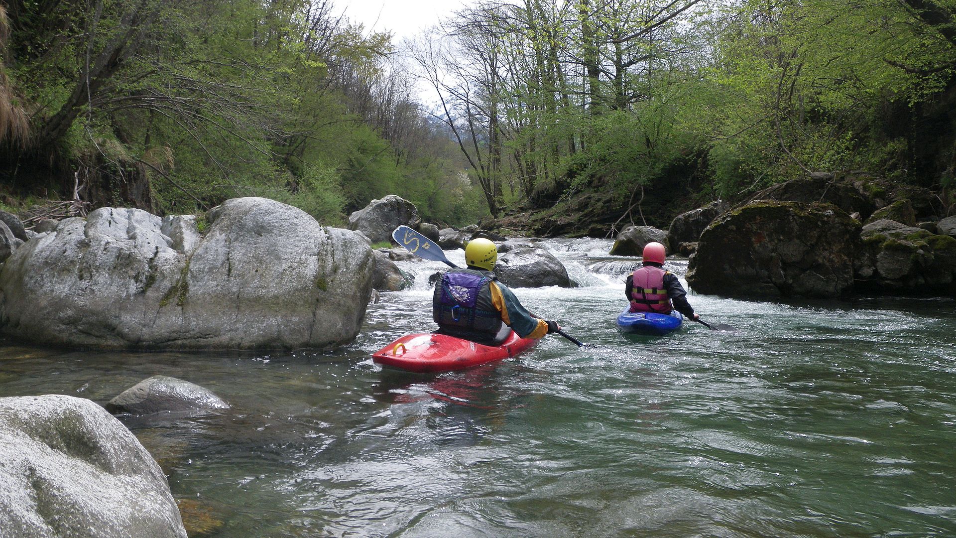 © Martina P. 29.4.11 Kajak, Fluss Gesso, Abschnitt Entracque - Andonno am Beginn verblockt
