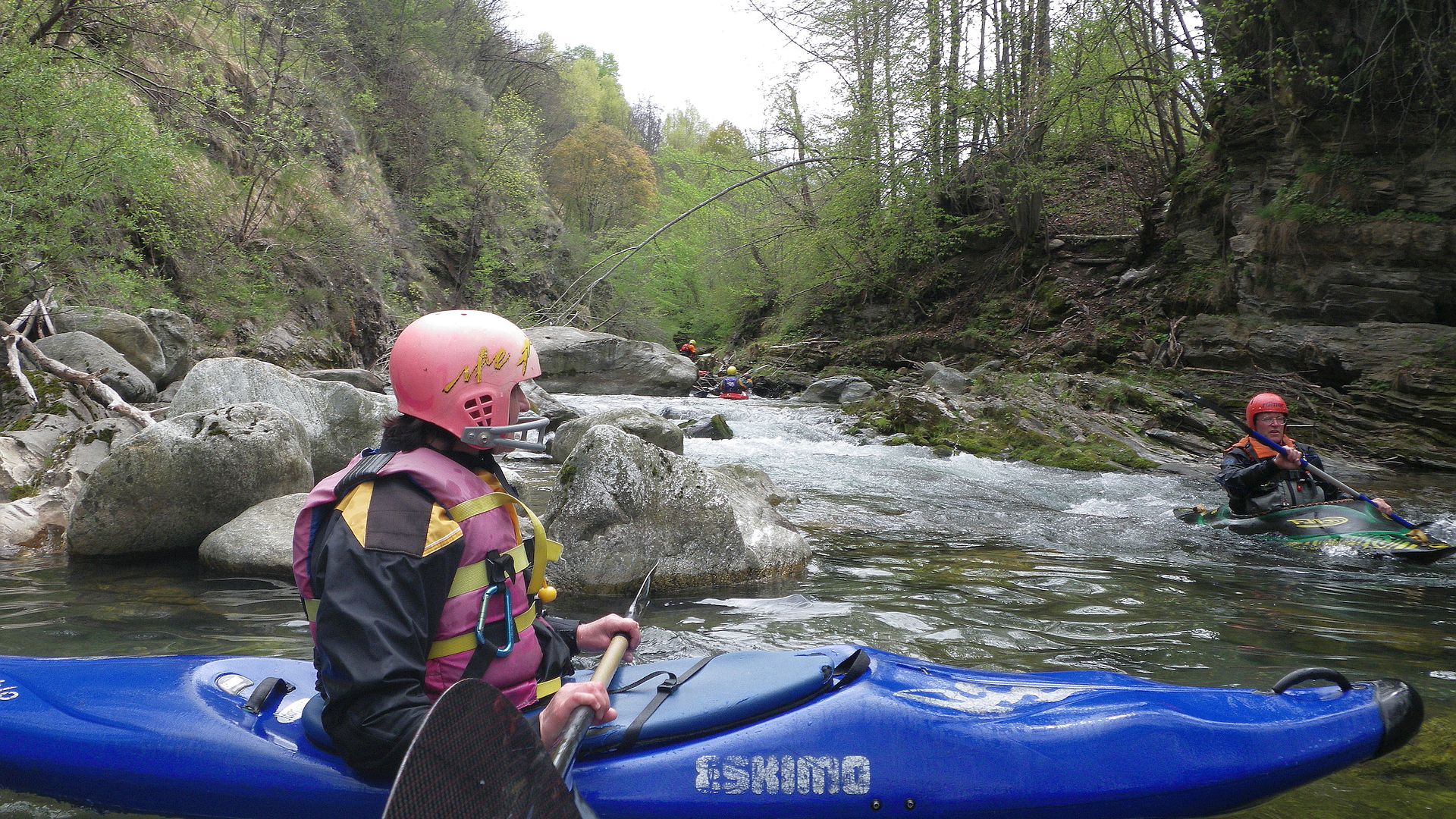 © Martina P. 29.4.11 Kajak, Fluss Gesso, Abschnitt Entracque - Andonno verblockter Waldfluss