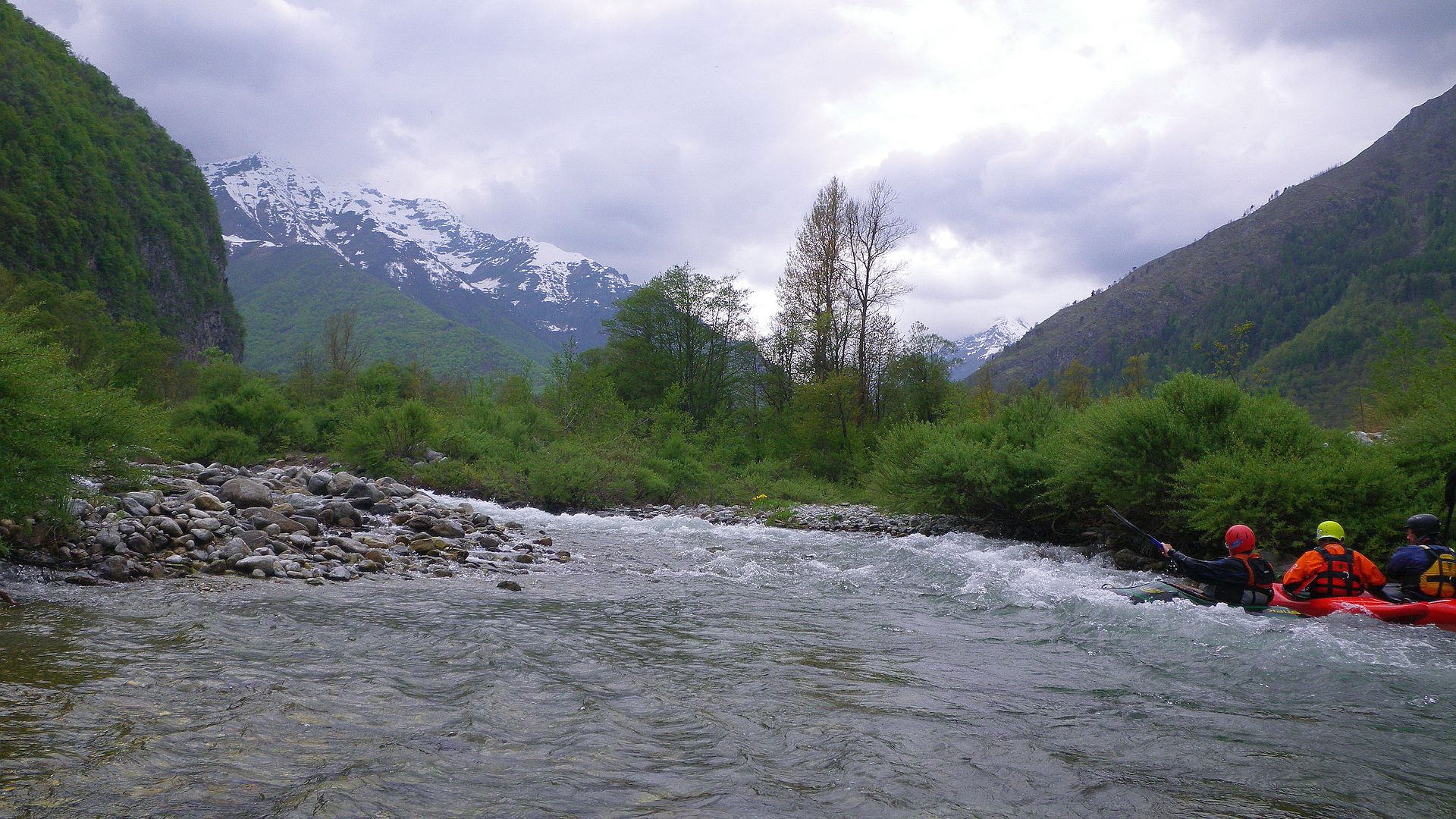 © Martina P. 29.4.11 Kajak, Fluss Gesso, Abschnitt Entracque - Andonno eine flotte Passage