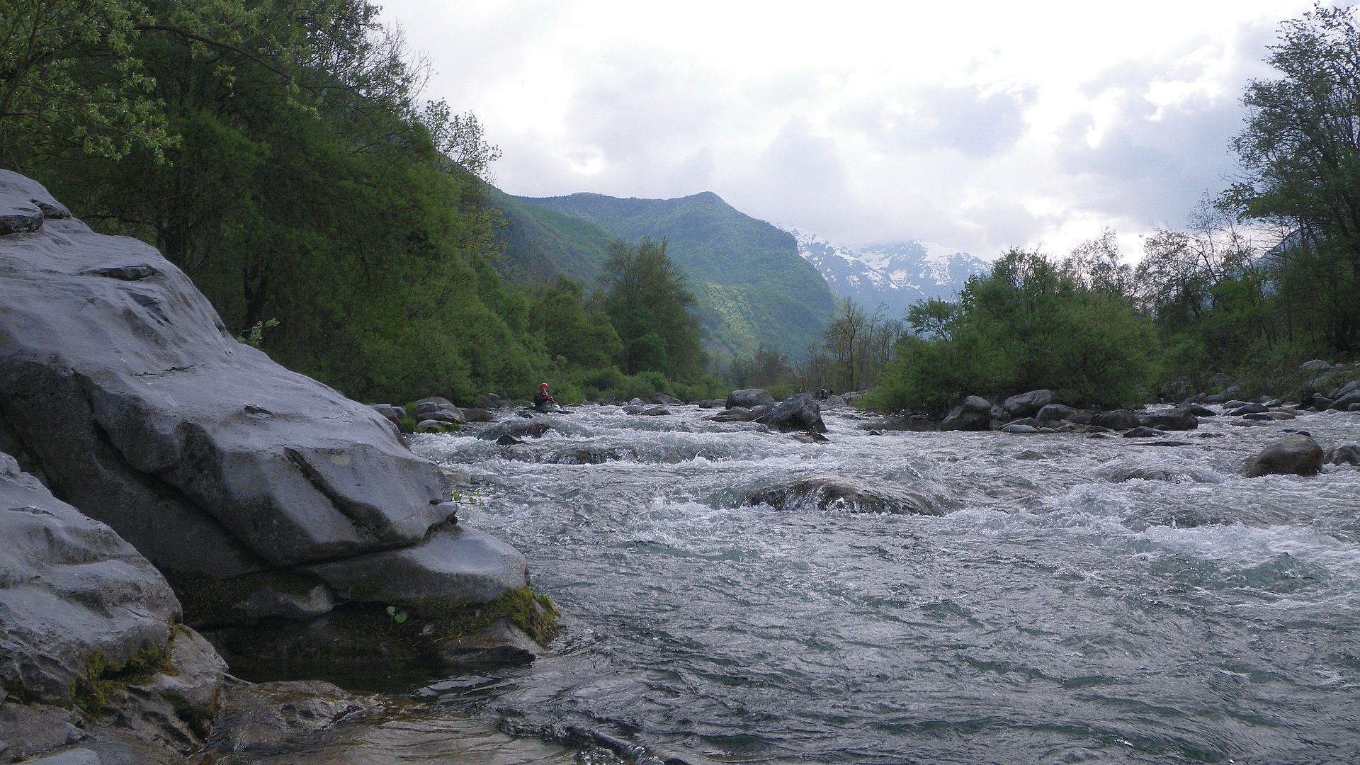 © Martina P. 29.4.11 Kajak, Fluss Gesso, Abschnitt Entracque - Andonno gegen Ende des Abschnitts