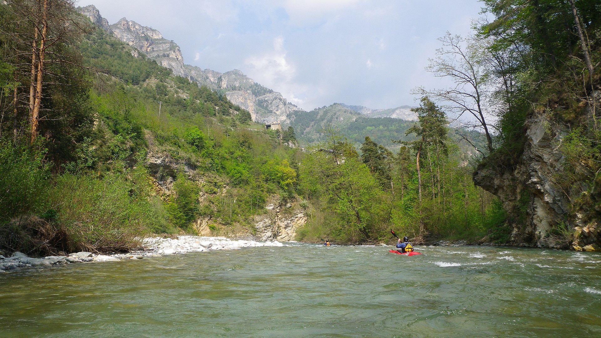 Kajak, Fluss Maira, Abschnitt Macra - San Damiano am Beginn des Abschnitts 