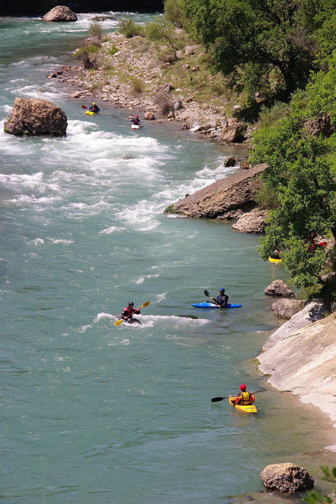 Kajak, Fluss Ésera, Abschnitt Campo - Besians (Pyramiden) ein flottes S 