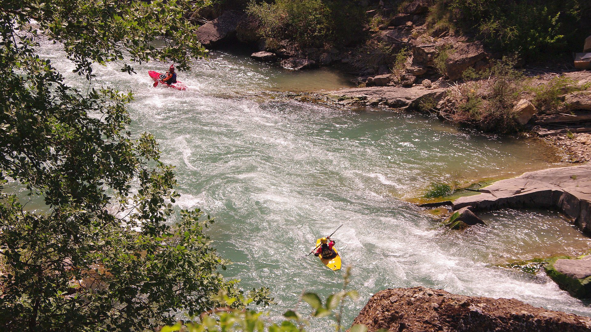 Kajak, Fluss Ésera, Abschnitt Campo - Besians (Pyramiden) Felsrippen 