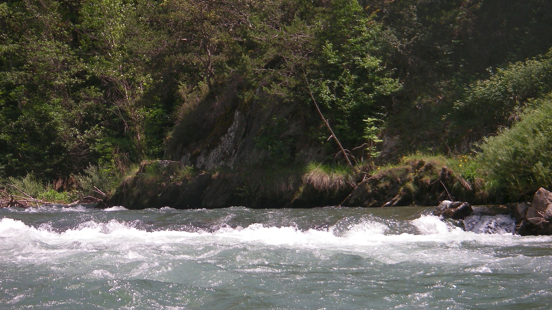Kajak, Fluss Noguera Pallaresa, Abschnitt Escaló - Llavorsi (Obere Strecke) Stufe in der Rechtskurve 
