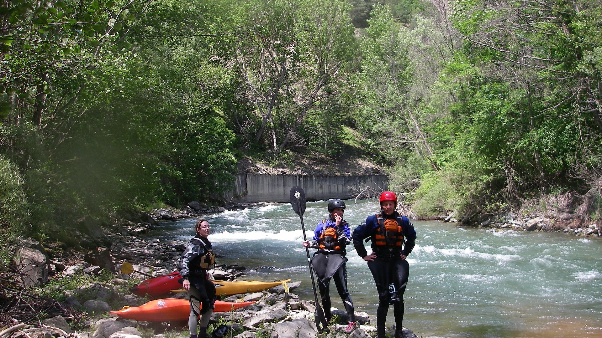Kajak, Fluss Noguera Pallaresa, Abschnitt Escaló - Llavorsi (Obere Strecke) Ausstieg vor dem Wehr 