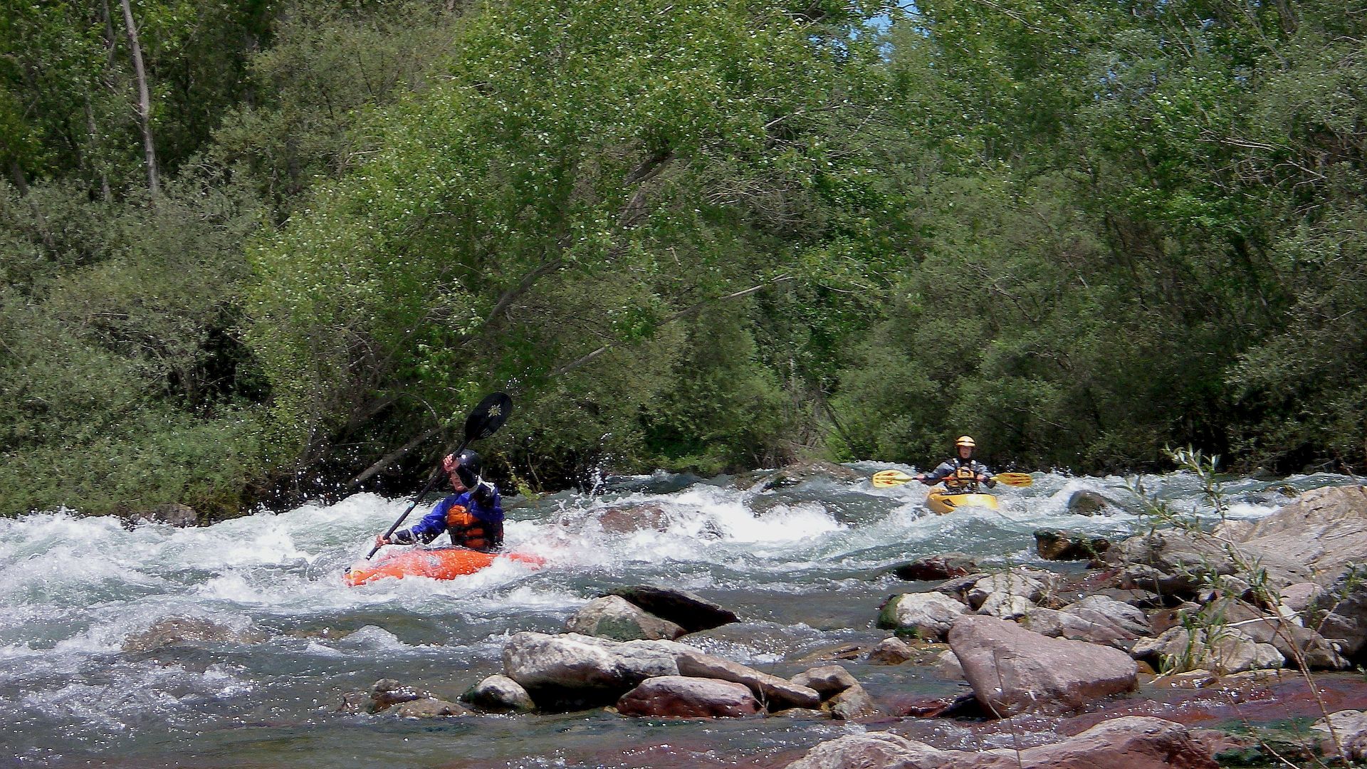 Kajak, Fluss Noguera Pallaresa, Abschnitt Sort - Schluchtende (El Collegats) verblockter Schwall 