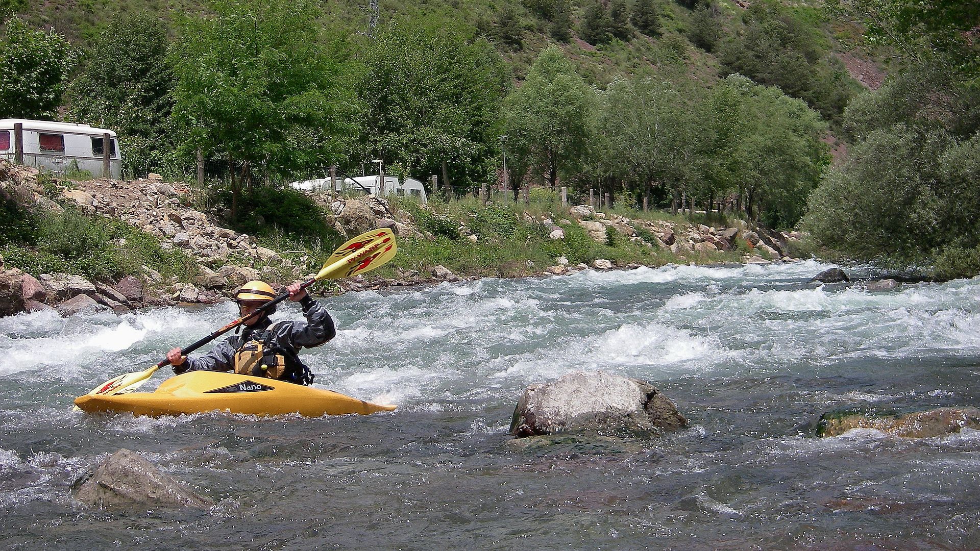 Kajak, Fluss Noguera Pallaresa, Abschnitt Sort - Schluchtende (El Collegats) gute Strömung 🛶 Martina P.