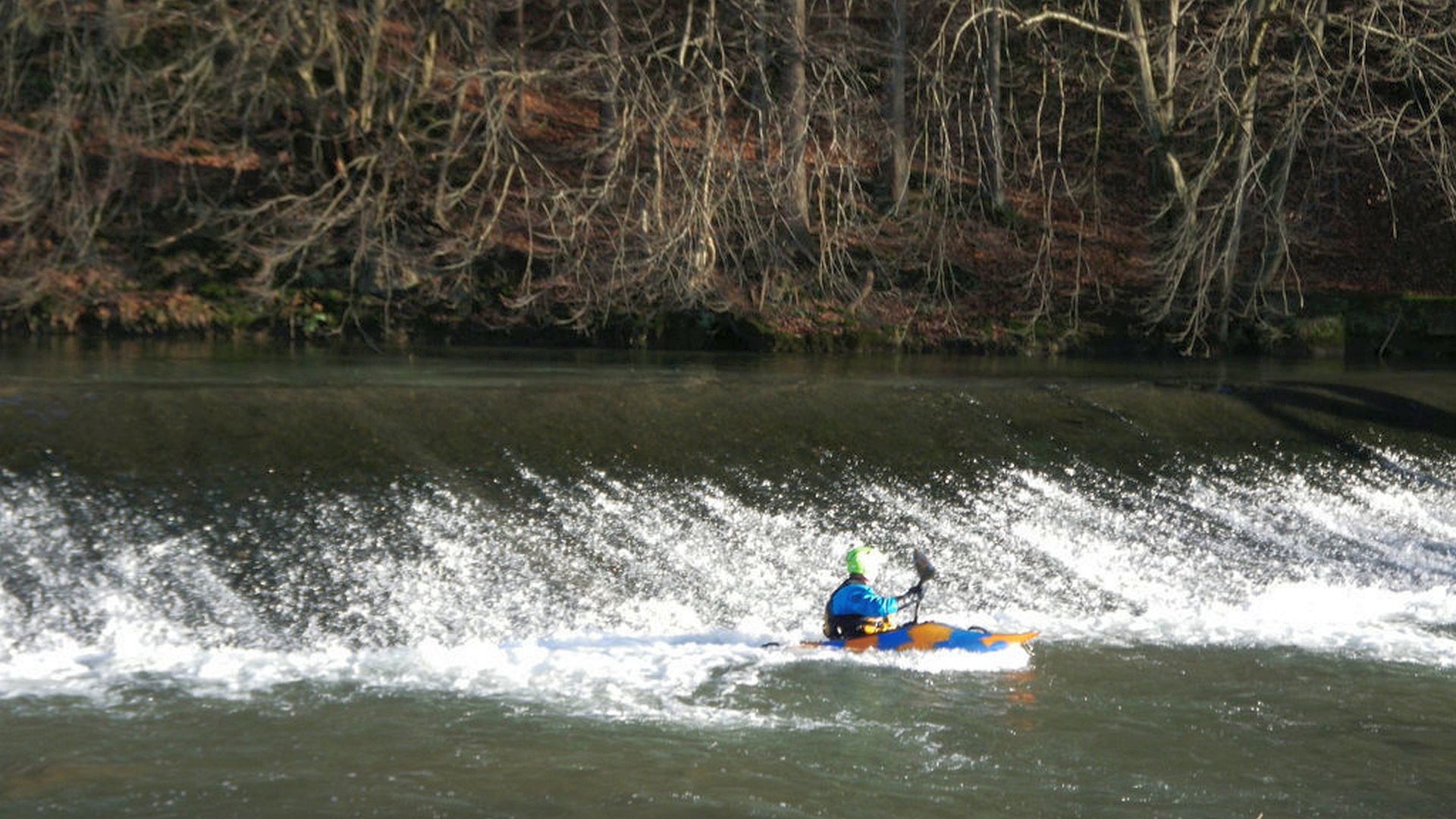 © Martina P. 16.1.12 Kajak, Fluss Sülz, Abschnitt Mittelsteeg - Rösrath das erste Schrägwehr