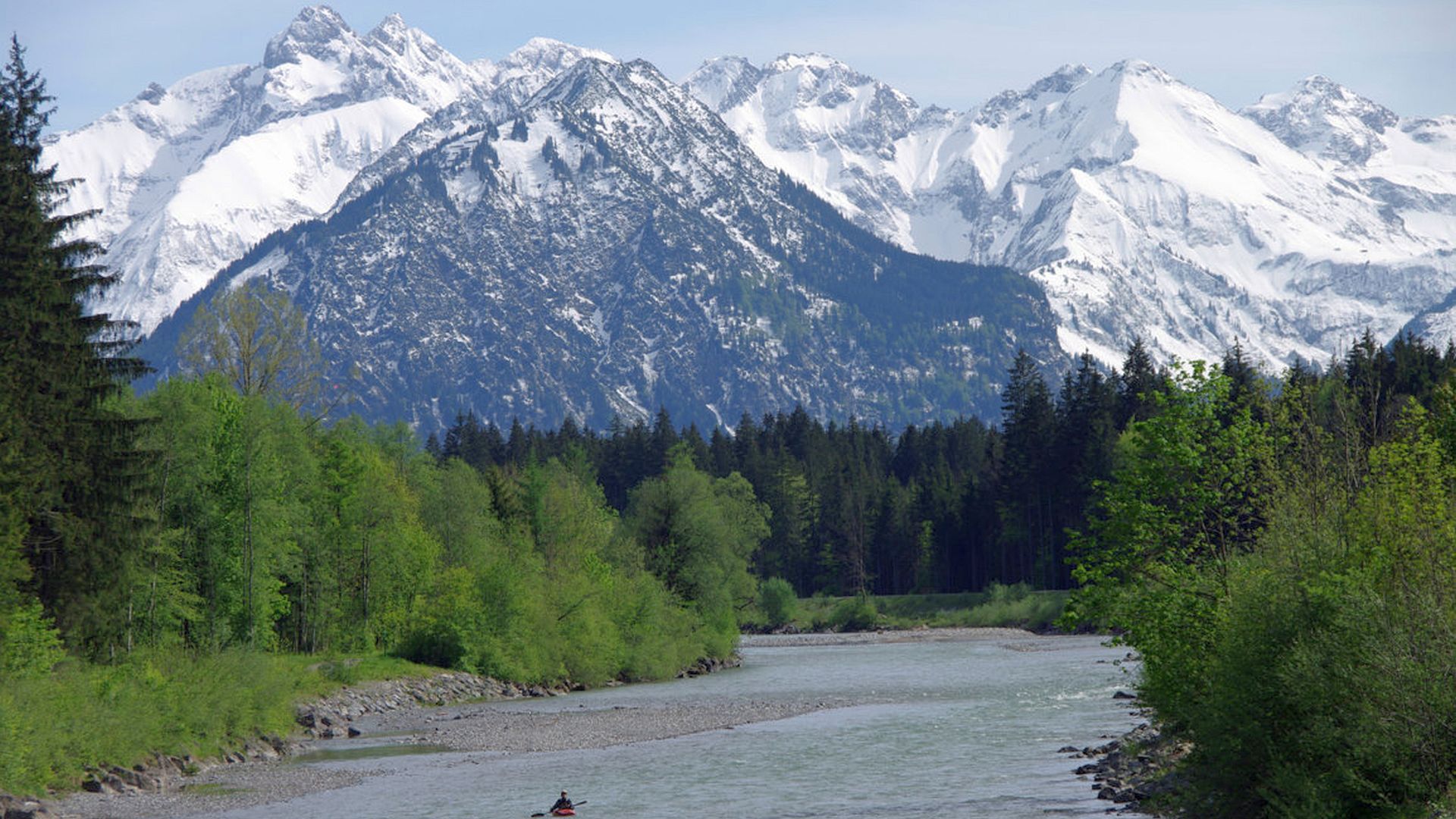 Kajak, Fluss Breitach, Abschnitt Breitachklamm - Fischen (Untere Breitach) der gewaltige Allgäuer Hauptkamm 