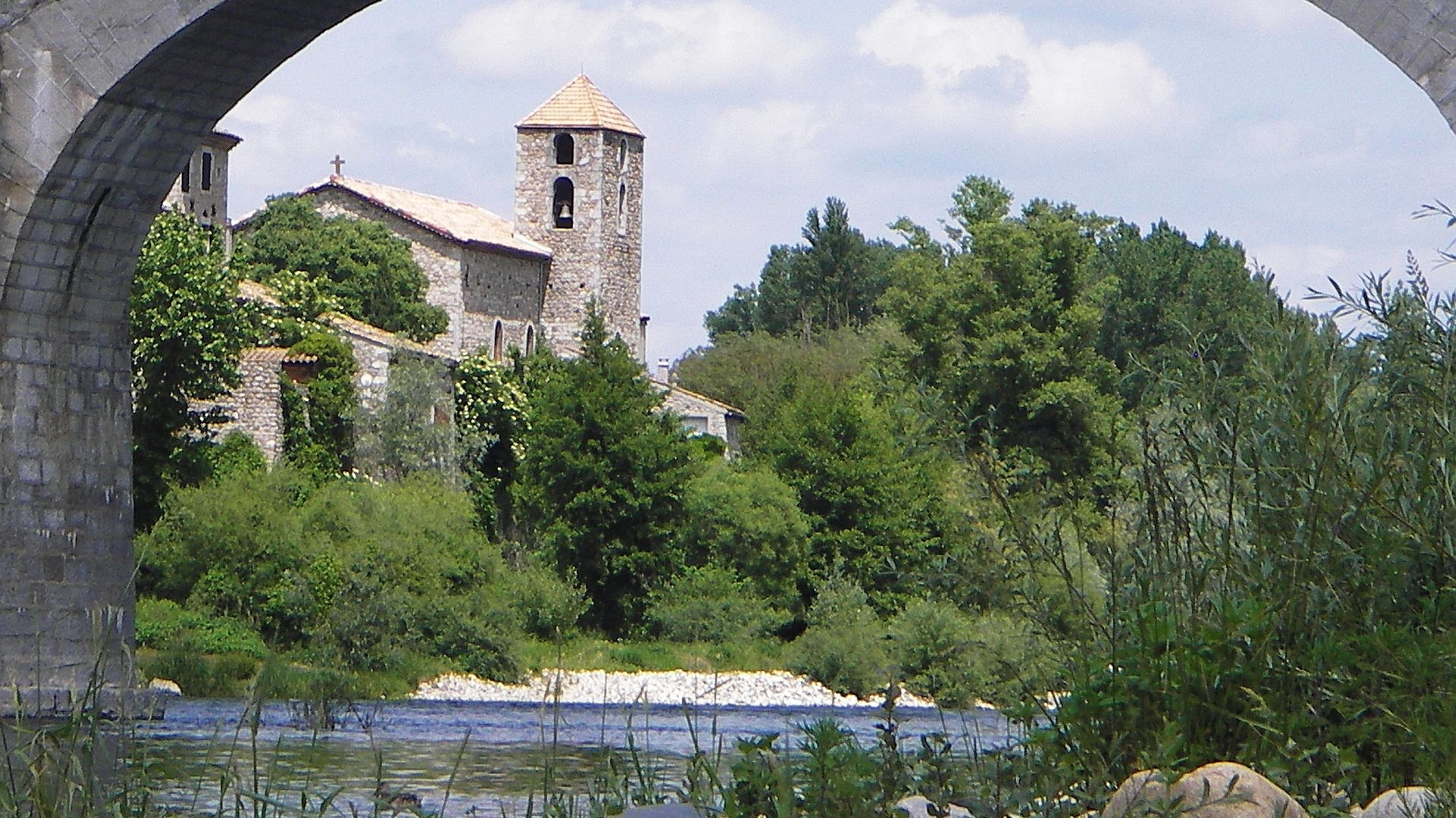 Kajak, Fluss Ardèche, Abschnitt Vogüé - Balazuc Kirche in Lanas 