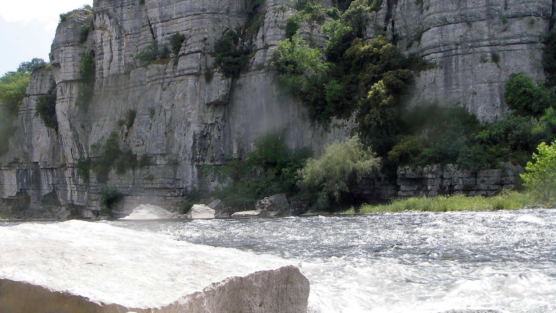 Kajak, Fluss Ardèche, Abschnitt Vogüé - Balazuc kurze Schwälle 