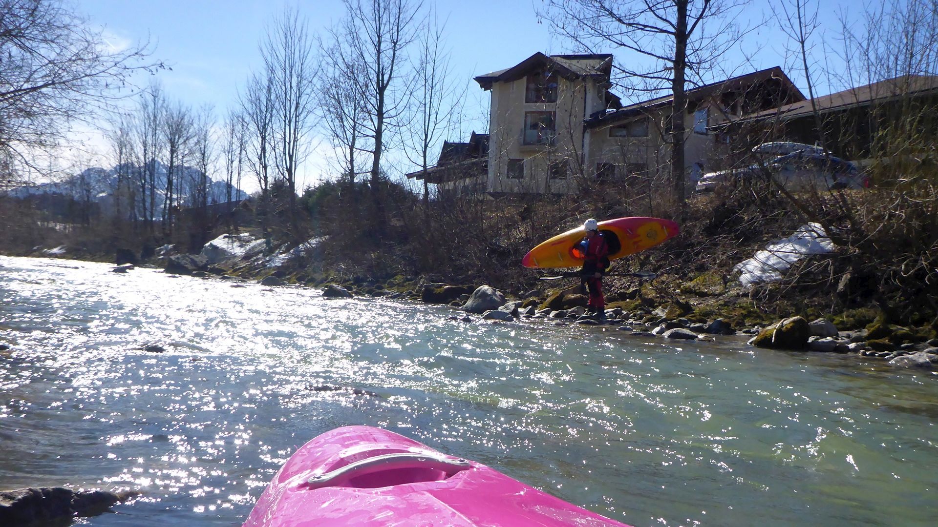 Kajak, Fluss Fieberbrunner Ache, Abschnitt GH Eiserne Hand - St. Johann Einstieg Niederlehen Brücke 🛶 Angela E.
