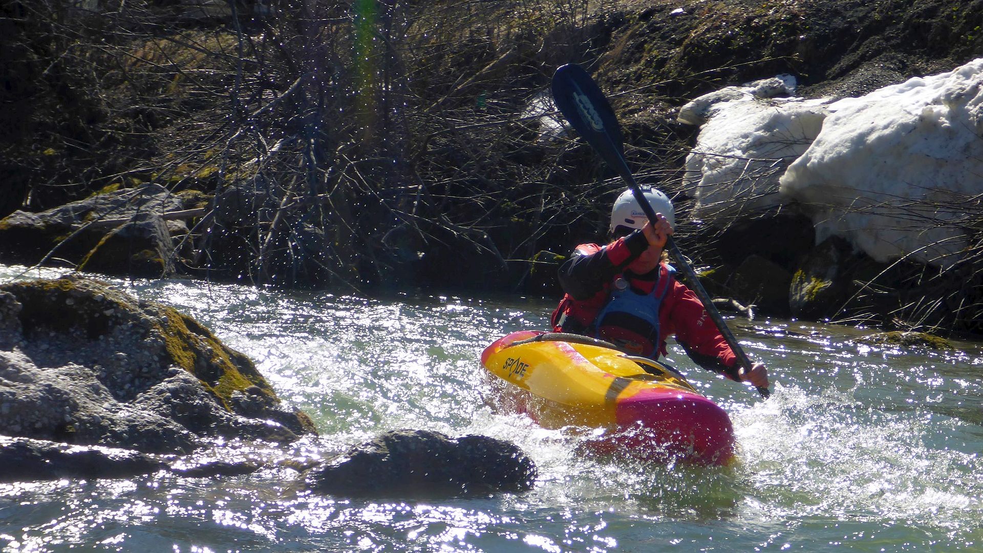 Kajak, Fluss Fieberbrunner Ache, Abschnitt GH Eiserne Hand - St. Johann flotter Beginn 🛶 Angela E.