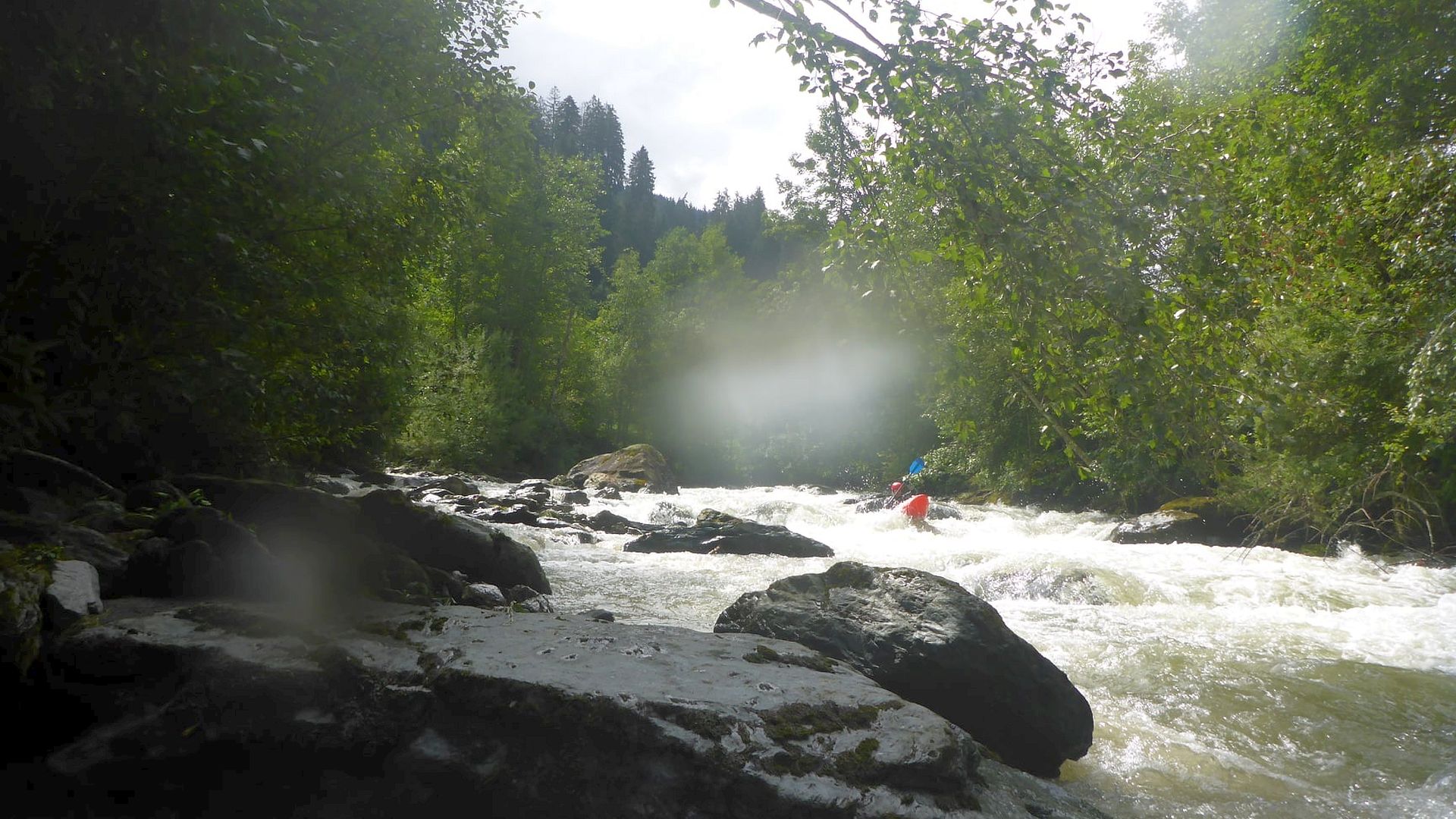 Kajak, Fluss Kelchsauer Ache, Abschnitt Langer Grund - Mauthaus stetes Gefälle 
