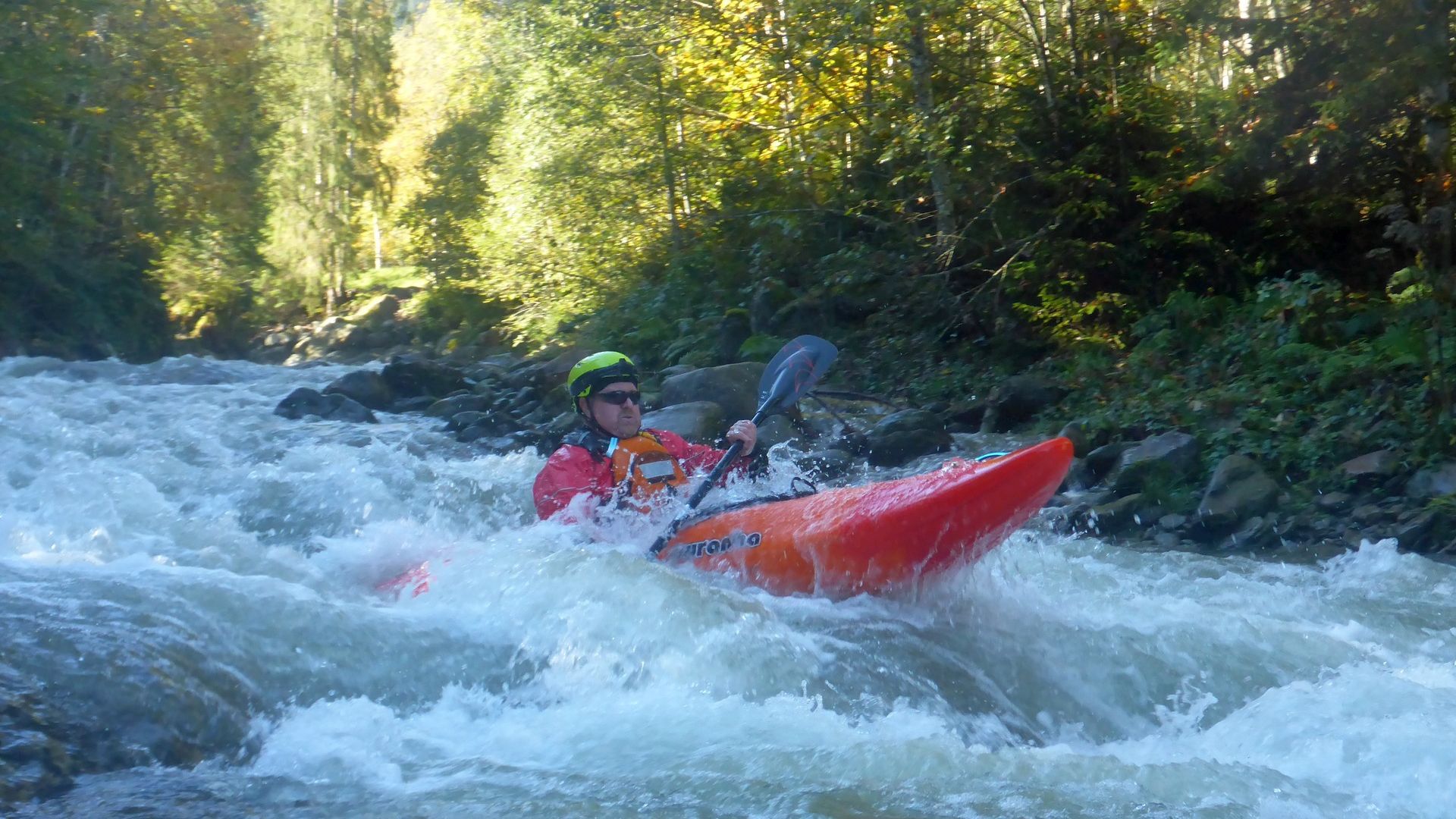 Kajak, Fluss Windauer Ache, Abschnitt Rainkarsee - Hopfgarten stetes Gefälle 